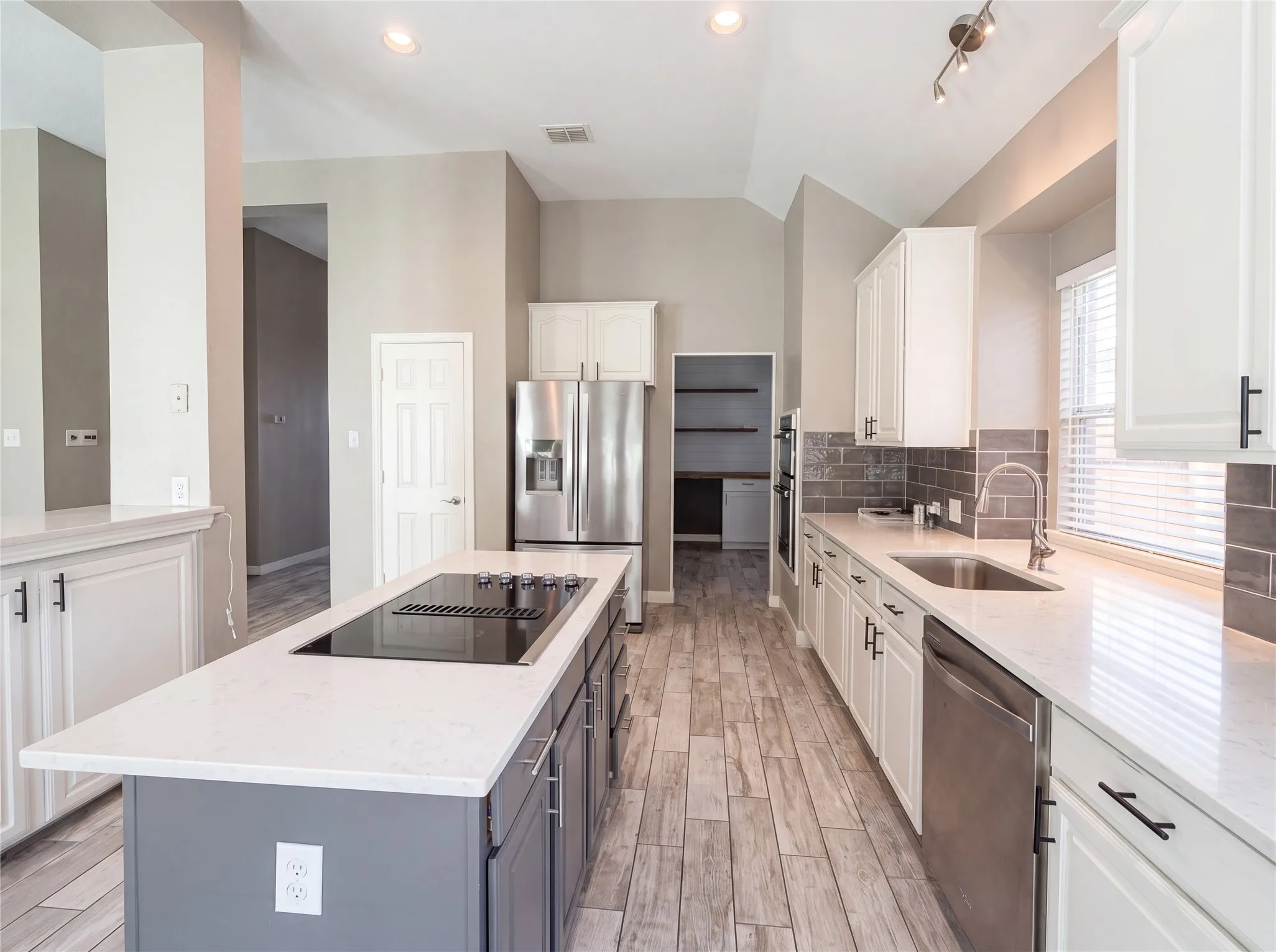 Single Family Residence For Sale in Collin County , 2404 Royal Birkdale Drive, Plano, Texas 75025, 4 Bedroom, 3 Bathroom, 2 Garage spaces, 2,420 Sqft, built in 1999, mls#21337368, Real Estate Agent in Plano, Homes For Sale in Collin county, Homes For Sale in Plano, Realtor in Plano Texas, Real Estate Brokerage Independent Realty Texas, Luminita Cordes Realtor