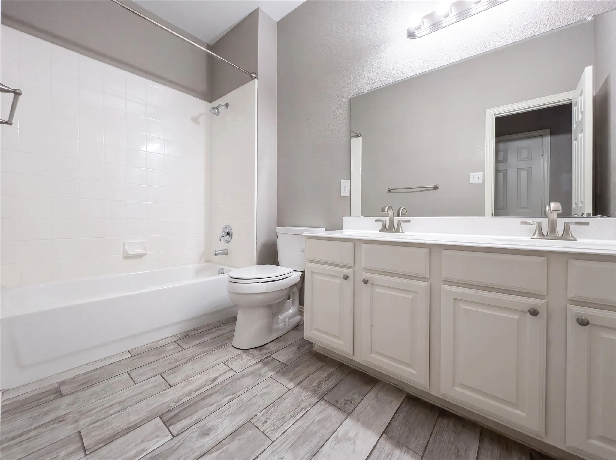 Single Family Residence For Sale in Collin County , 2404 Royal Birkdale Drive, Plano, Texas 75025, 4 Bedroom, 3 Bathroom, 2 Garage spaces, 2,420 Sqft, built in 1999, mls#21337368, Real Estate Agent in Plano, Homes For Sale in Collin county, Homes For Sale in Plano, Realtor in Plano Texas, Real Estate Brokerage Independent Realty Texas, Luminita Cordes Realtor