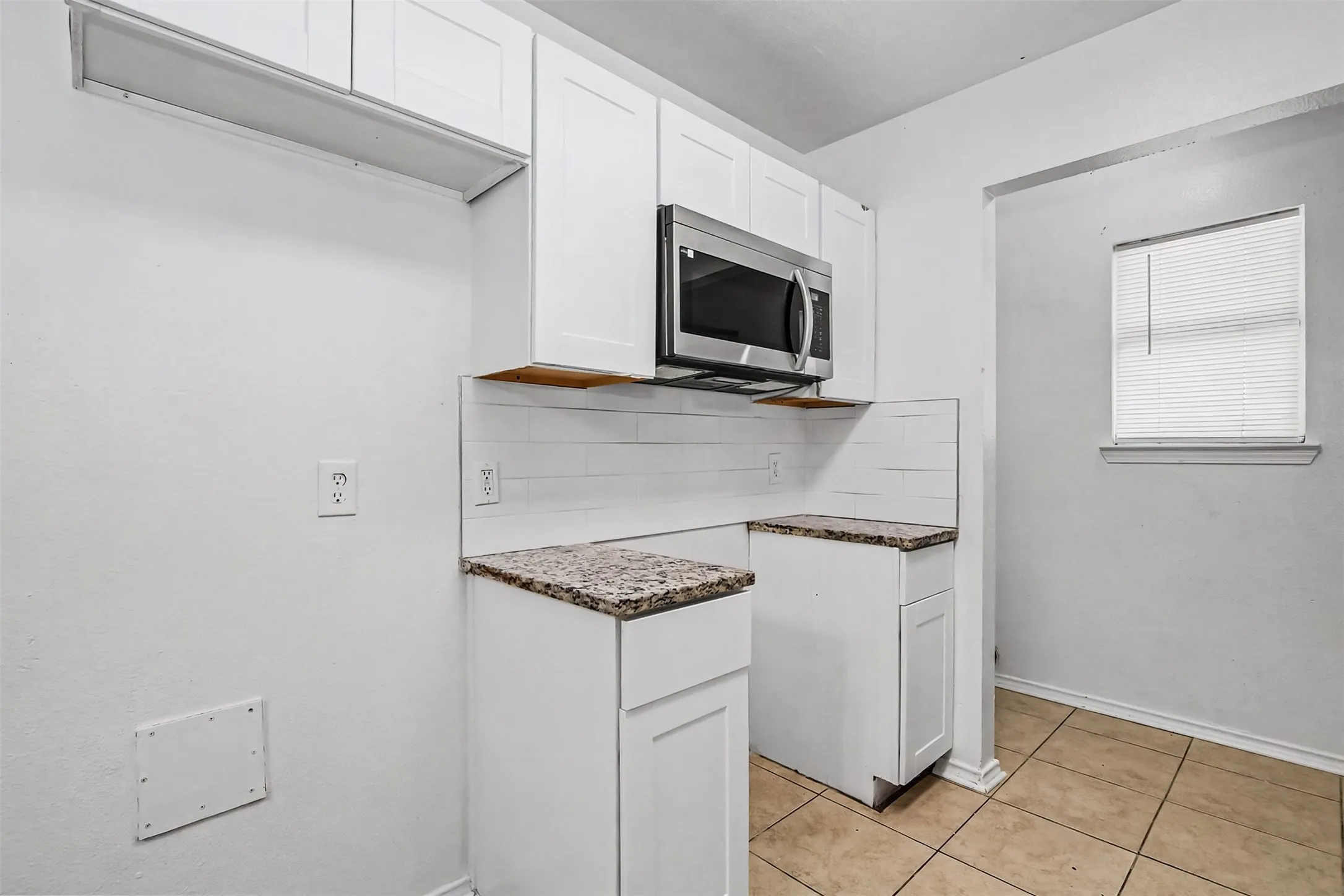 Duplex For Rent in Tarrant County , 2902 Van Horn Avenue 100, Fort Worth, Texas 76111, 3 Bedroom, 2 Bathroom, Garage spaces, 1,250 Sqft, built in 2003, mls#21337265, Real Estate Agent in Fort Worth, Homes For Rent in Tarrant county, Homes For Rent in Fort Worth, Realtor in Fort Worth Texas, Real Estate Brokerage Independent Realty Texas, Luminita Cordes Realtor