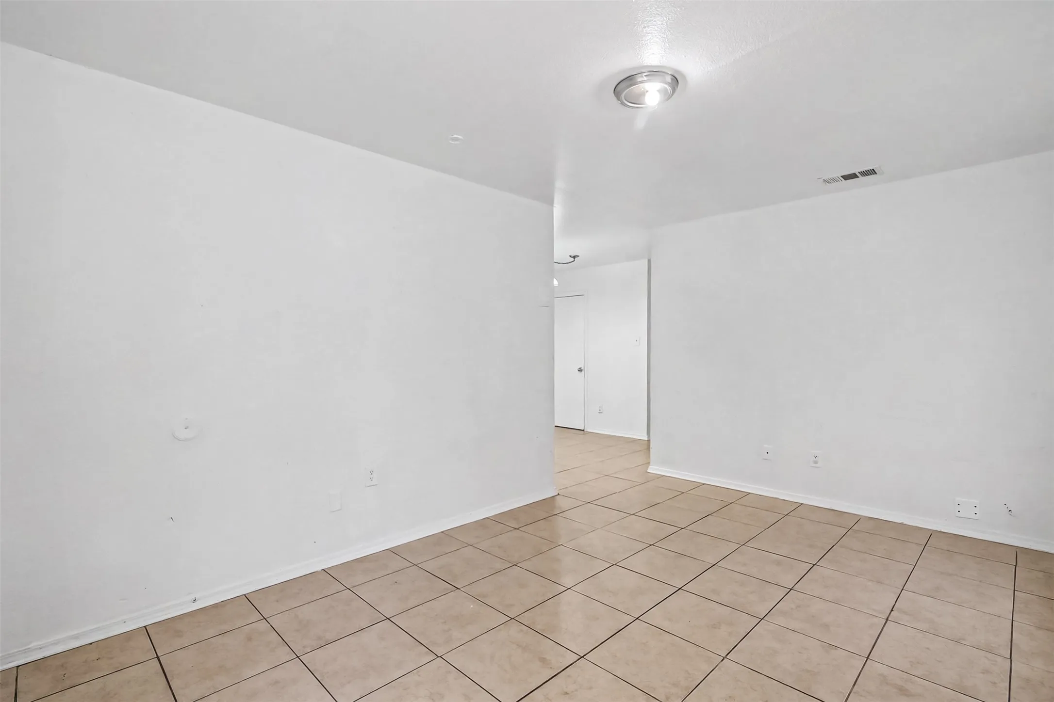 Duplex For Rent in Tarrant County , 2902 Van Horn Avenue 100, Fort Worth, Texas 76111, 3 Bedroom, 2 Bathroom, Garage spaces, 1,250 Sqft, built in 2003, mls#21337265, Real Estate Agent in Fort Worth, Homes For Rent in Tarrant county, Homes For Rent in Fort Worth, Realtor in Fort Worth Texas, Real Estate Brokerage Independent Realty Texas, Luminita Cordes Realtor