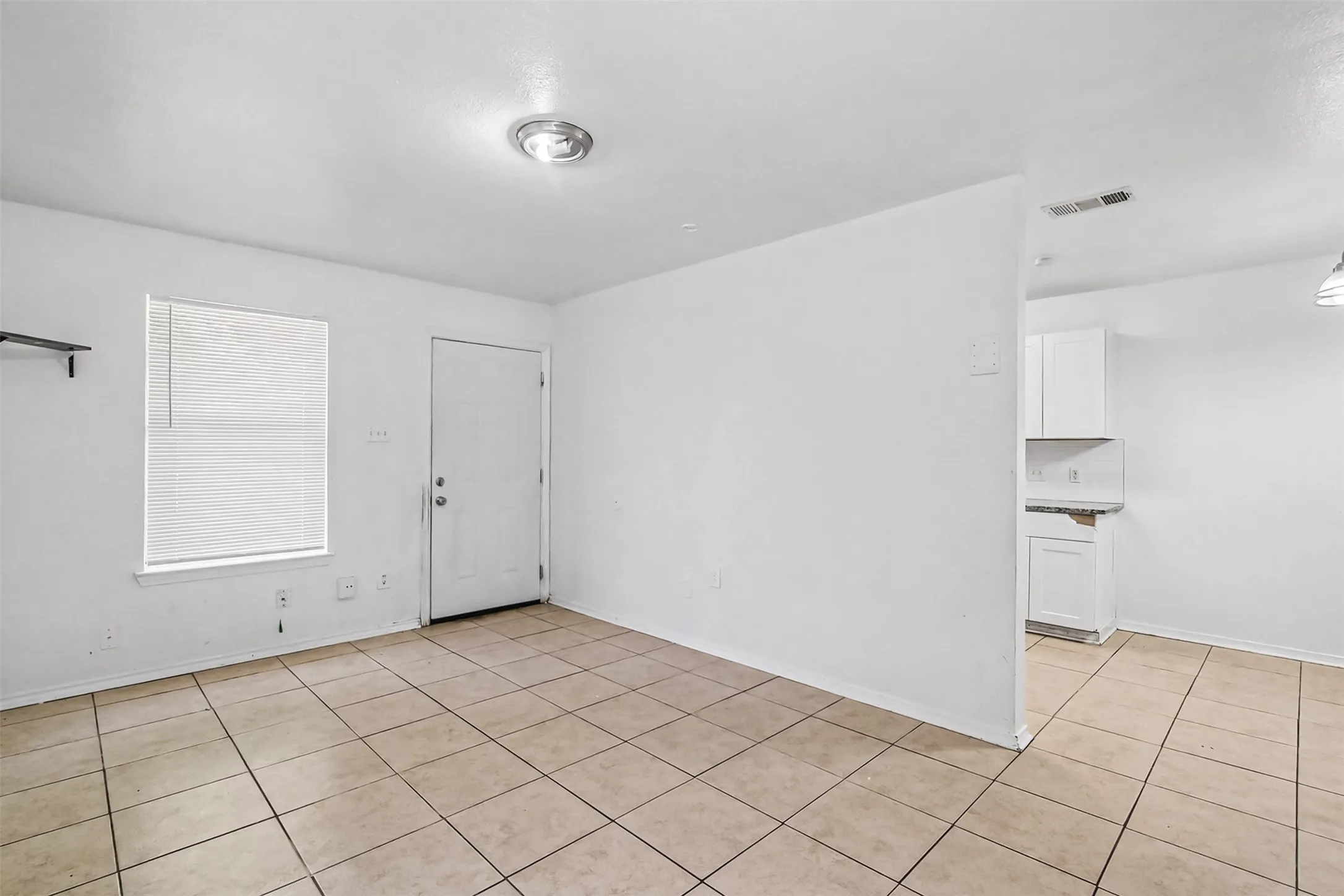 Duplex For Rent in Tarrant County , 2902 Van Horn Avenue 100, Fort Worth, Texas 76111, 3 Bedroom, 2 Bathroom, Garage spaces, 1,250 Sqft, built in 2003, mls#21337265, Real Estate Agent in Fort Worth, Homes For Rent in Tarrant county, Homes For Rent in Fort Worth, Realtor in Fort Worth Texas, Real Estate Brokerage Independent Realty Texas, Luminita Cordes Realtor