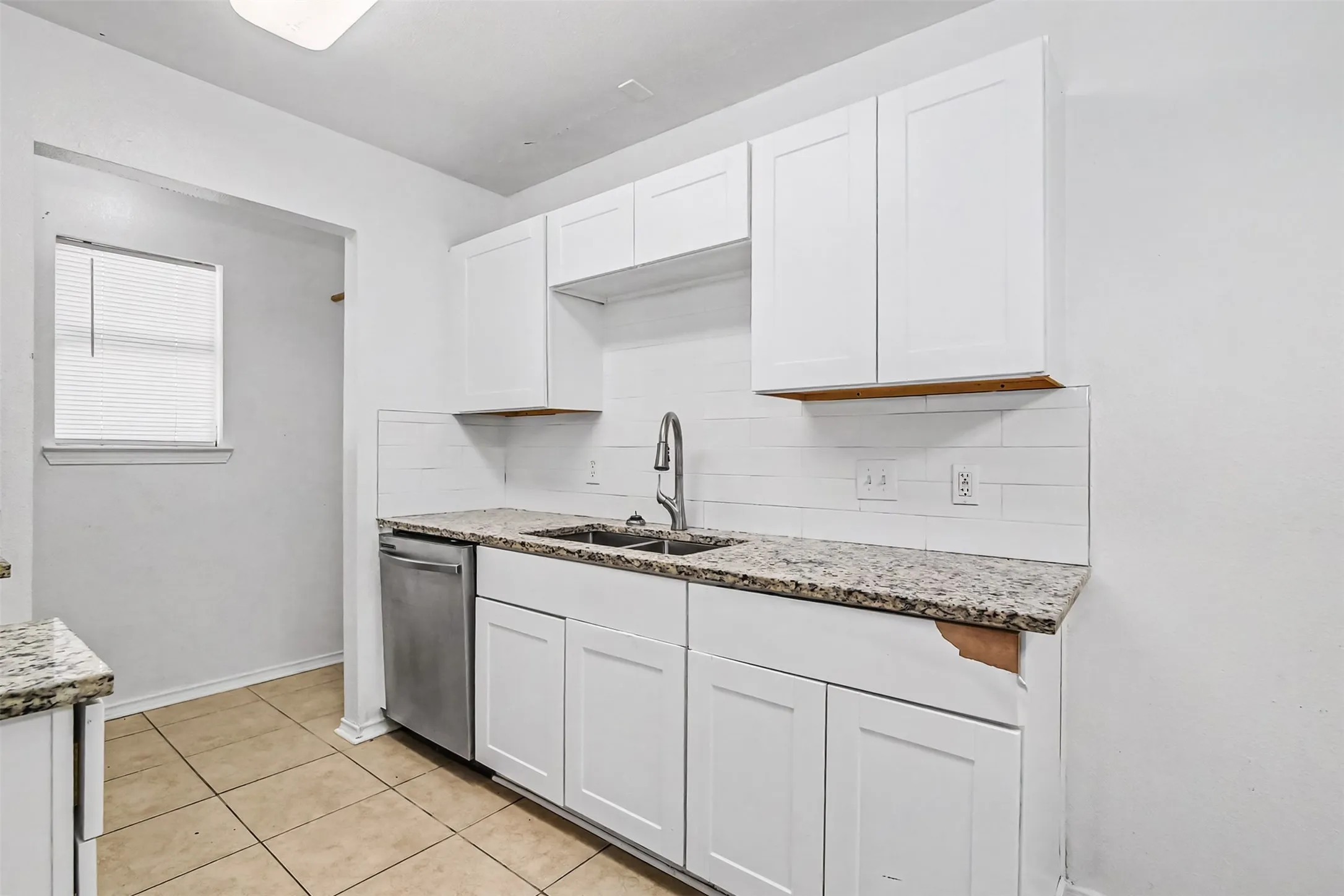 Duplex For Rent in Tarrant County , 2902 Van Horn Avenue 100, Fort Worth, Texas 76111, 3 Bedroom, 2 Bathroom, Garage spaces, 1,250 Sqft, built in 2003, mls#21337265, Real Estate Agent in Fort Worth, Homes For Rent in Tarrant county, Homes For Rent in Fort Worth, Realtor in Fort Worth Texas, Real Estate Brokerage Independent Realty Texas, Luminita Cordes Realtor