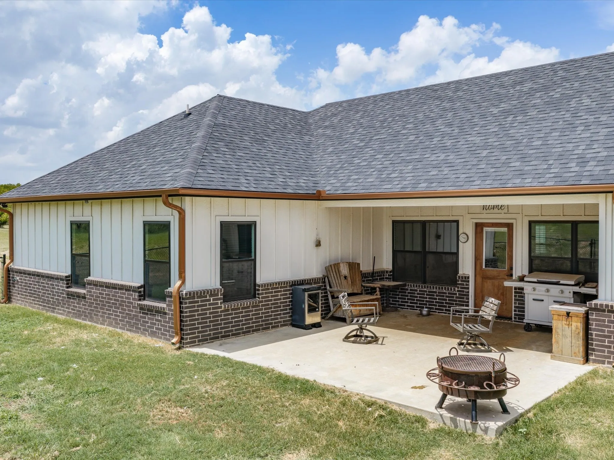 Single Family Residence For Sale in Montague County , 403 Polk Road, Bowie, Texas 76230, 4 Bedroom, 4 Bathroom, 2 Garage spaces, 2,326 Sqft, built in 2023, mls#21337384, Real Estate Agent in Bowie, Homes For Sale in Montague county, Homes For Sale in Bowie, Realtor in Bowie Texas, Real Estate Brokerage Independent Realty Texas, Luminita Cordes Realtor