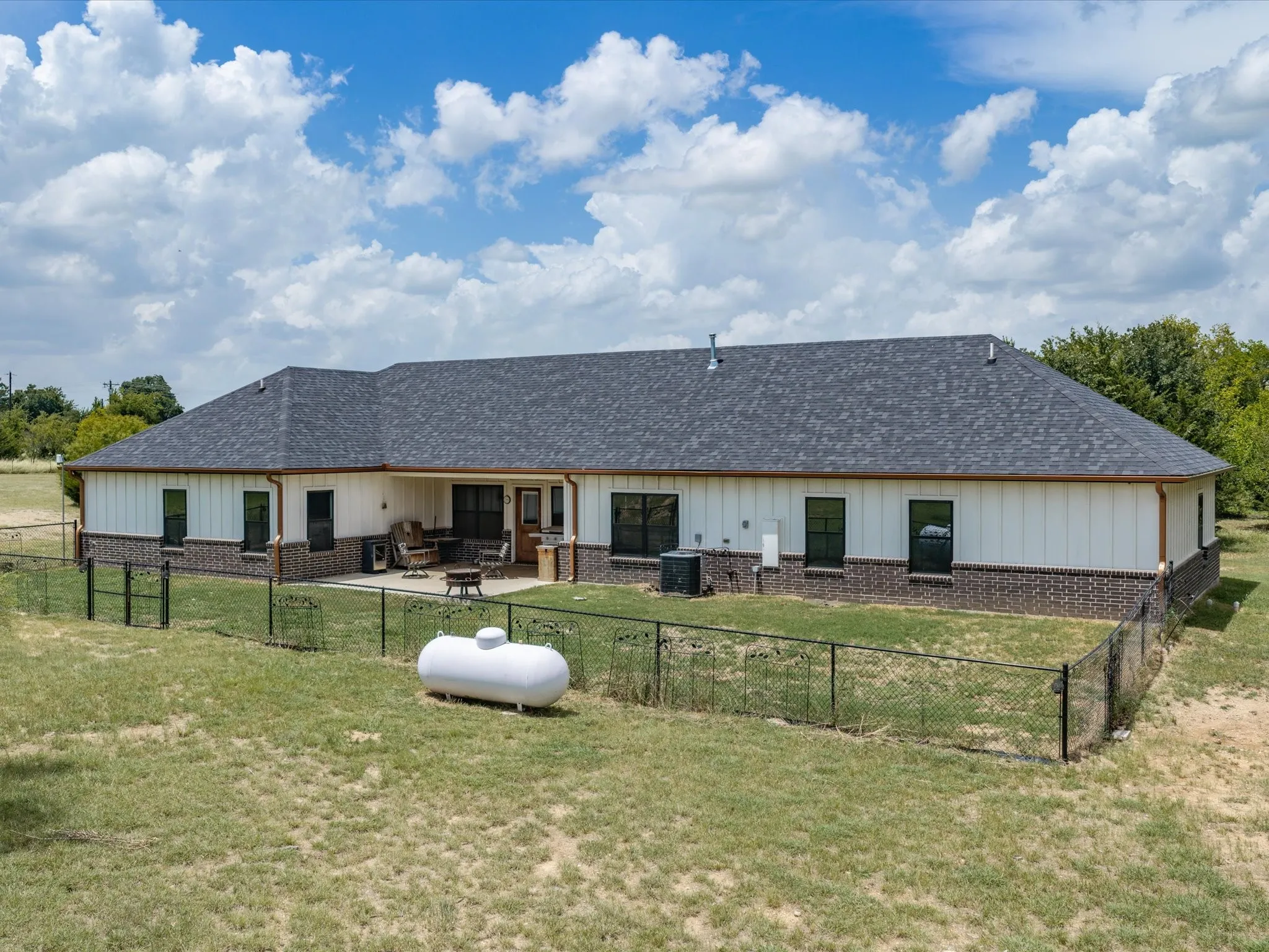 Single Family Residence For Sale in Montague County , 403 Polk Road, Bowie, Texas 76230, 4 Bedroom, 4 Bathroom, 2 Garage spaces, 2,326 Sqft, built in 2023, mls#21337384, Real Estate Agent in Bowie, Homes For Sale in Montague county, Homes For Sale in Bowie, Realtor in Bowie Texas, Real Estate Brokerage Independent Realty Texas, Luminita Cordes Realtor