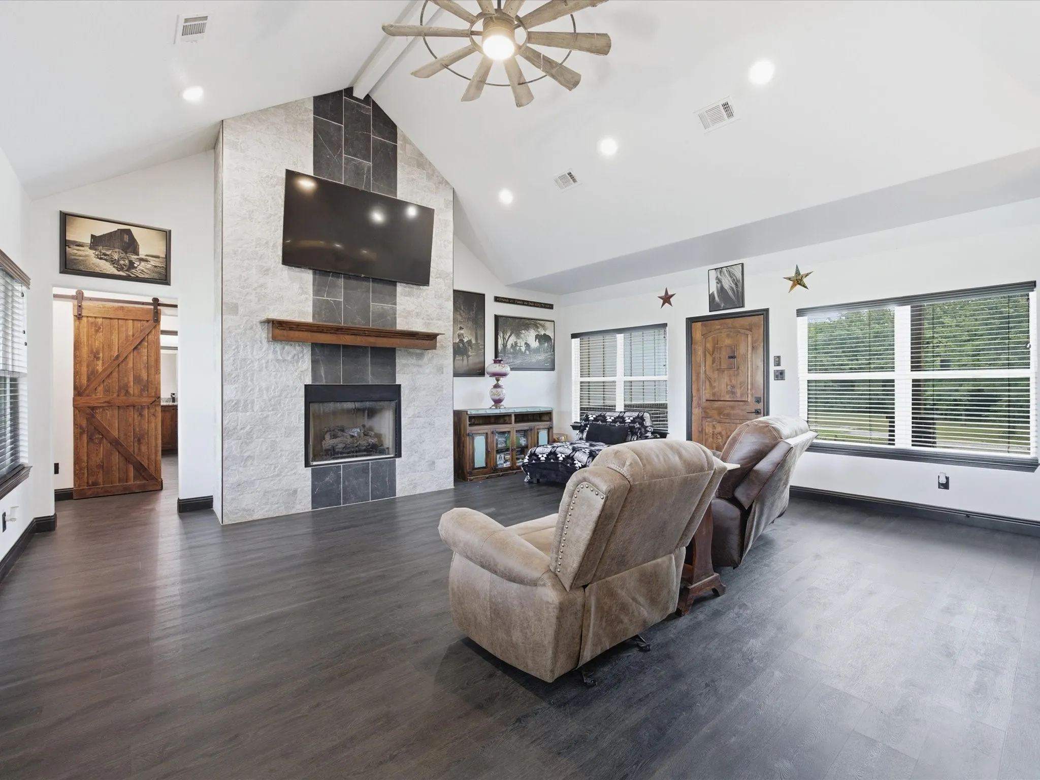 Single Family Residence For Sale in Montague County , 403 Polk Road, Bowie, Texas 76230, 4 Bedroom, 4 Bathroom, 2 Garage spaces, 2,326 Sqft, built in 2023, mls#21337384, Real Estate Agent in Bowie, Homes For Sale in Montague county, Homes For Sale in Bowie, Realtor in Bowie Texas, Real Estate Brokerage Independent Realty Texas, Luminita Cordes Realtor