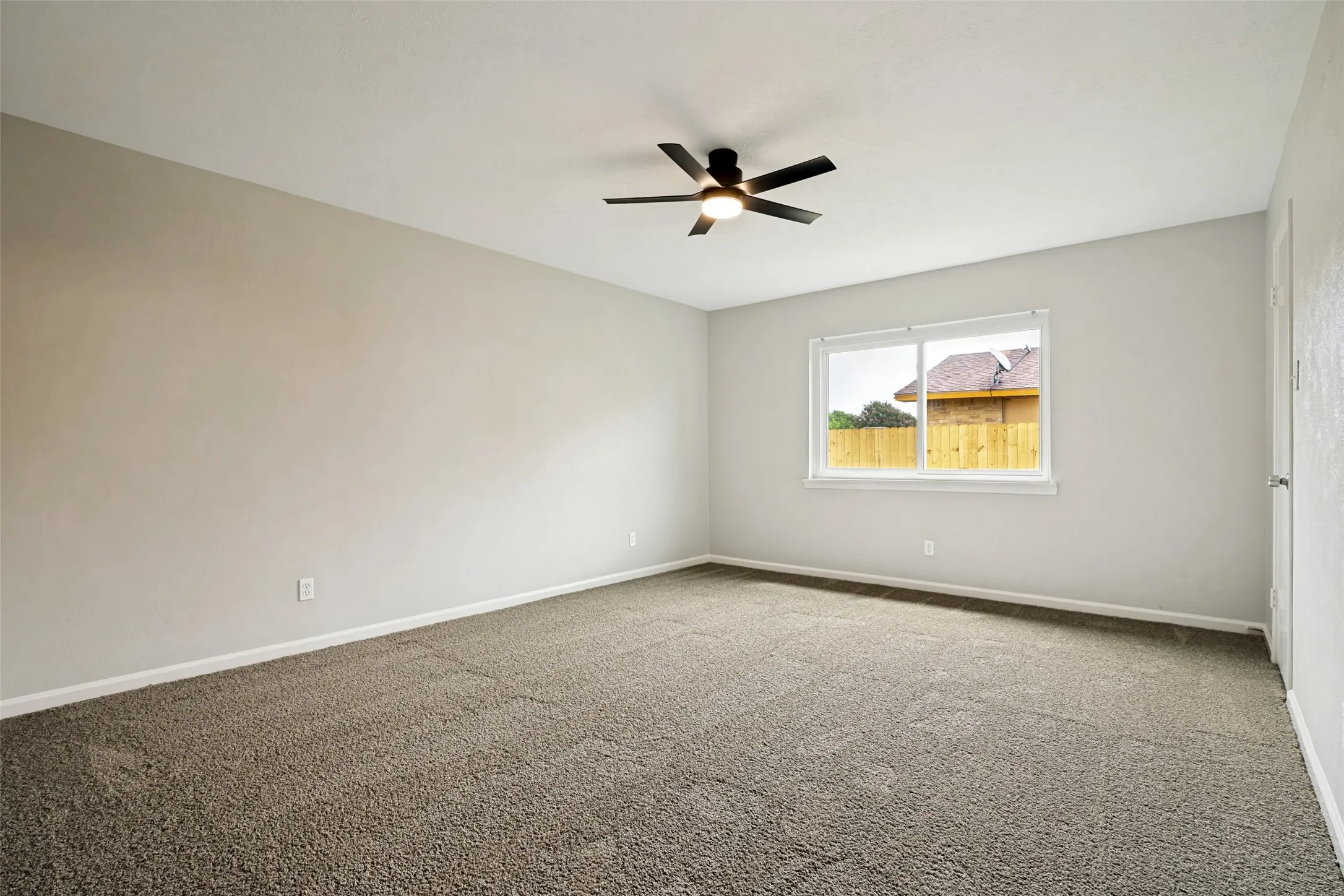 Single Family Residence For Sale in Dallas County , 2909 Flagstone Drive, Garland, Texas 75044, 3 Bedroom, 2 Bathroom, 2 Garage spaces, 1,716 Sqft, built in 1978, mls#21337348, Real Estate Agent in Garland, Homes For Sale in Dallas county, Homes For Sale in Garland, Realtor in Garland Texas, Real Estate Brokerage Independent Realty Texas, Luminita Cordes Realtor
