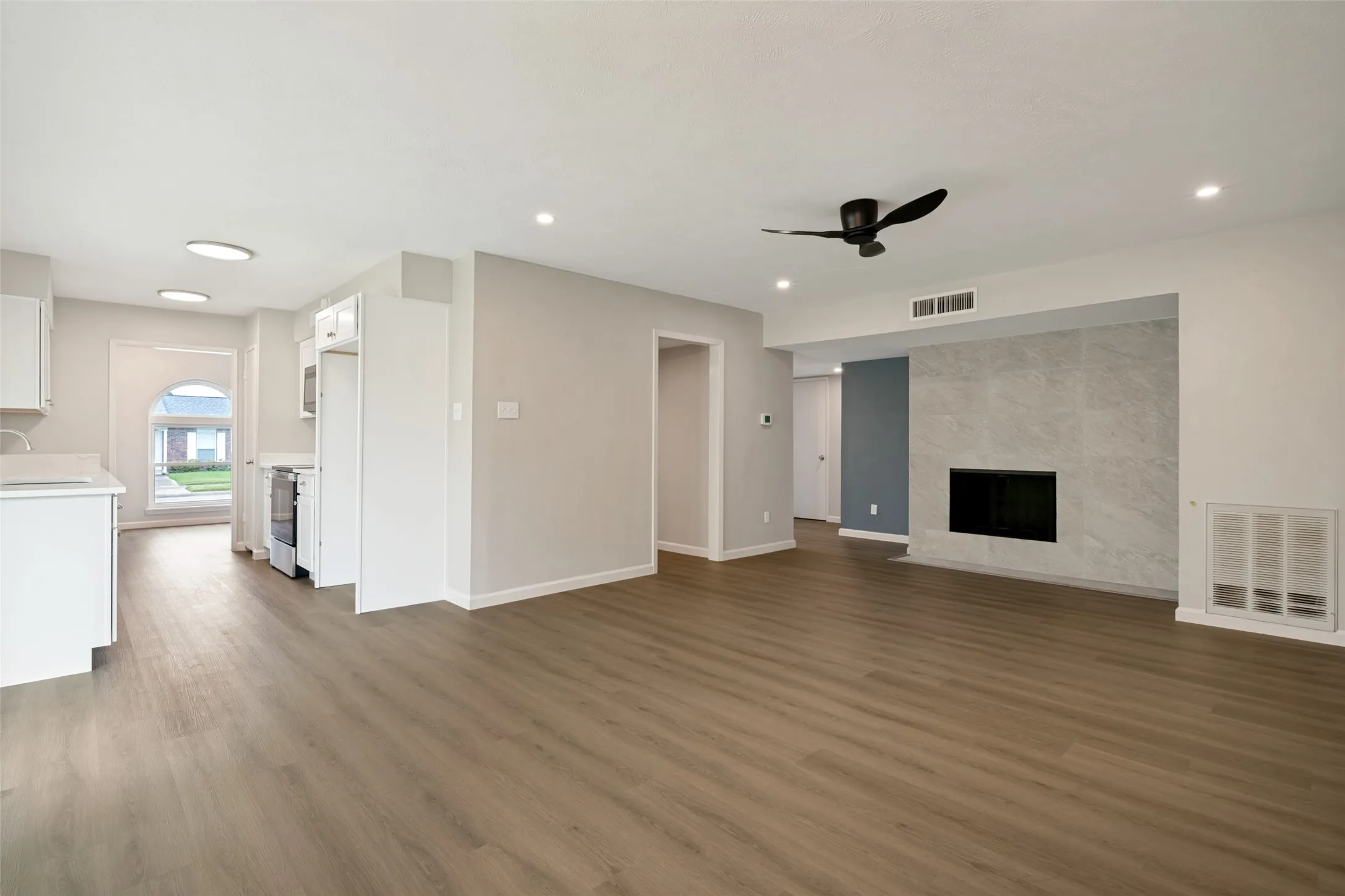 Single Family Residence For Sale in Dallas County , 2909 Flagstone Drive, Garland, Texas 75044, 3 Bedroom, 2 Bathroom, 2 Garage spaces, 1,716 Sqft, built in 1978, mls#21337348, Real Estate Agent in Garland, Homes For Sale in Dallas county, Homes For Sale in Garland, Realtor in Garland Texas, Real Estate Brokerage Independent Realty Texas, Luminita Cordes Realtor