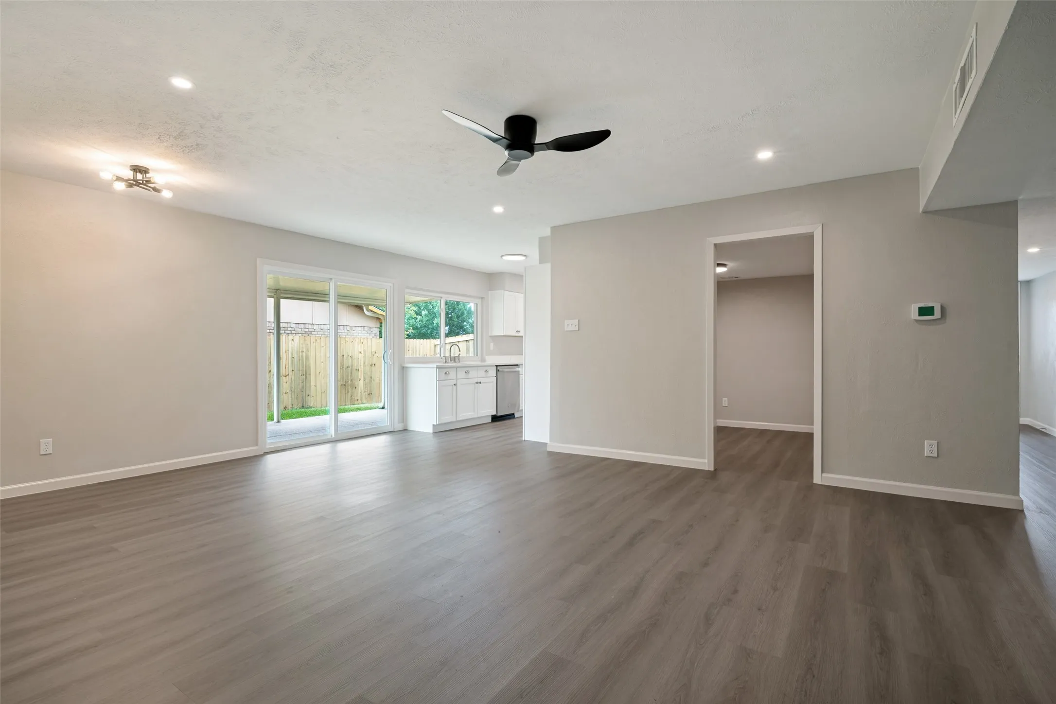 Single Family Residence For Sale in Dallas County , 2909 Flagstone Drive, Garland, Texas 75044, 3 Bedroom, 2 Bathroom, 2 Garage spaces, 1,716 Sqft, built in 1978, mls#21337348, Real Estate Agent in Garland, Homes For Sale in Dallas county, Homes For Sale in Garland, Realtor in Garland Texas, Real Estate Brokerage Independent Realty Texas, Luminita Cordes Realtor