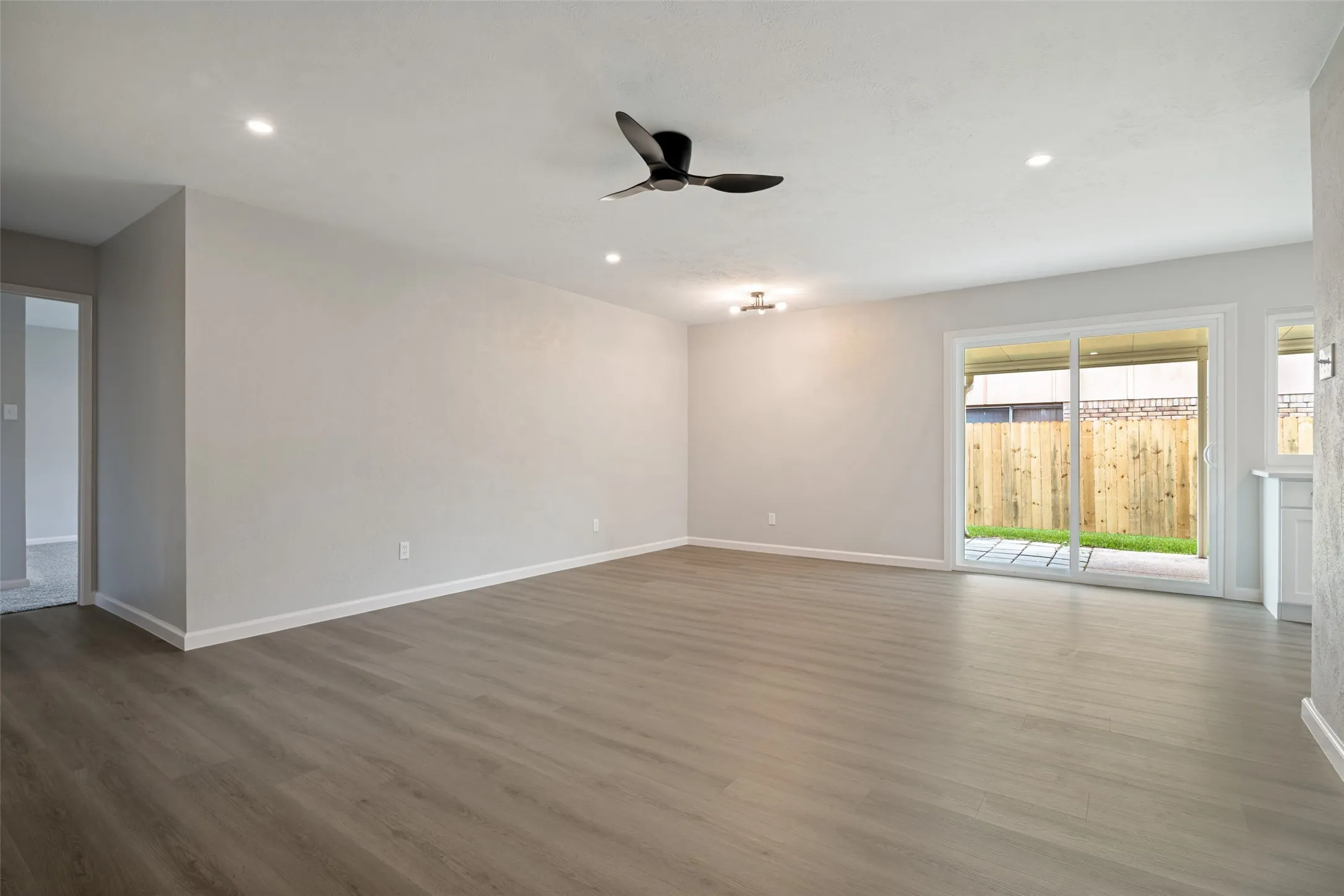 Single Family Residence For Sale in Dallas County , 2909 Flagstone Drive, Garland, Texas 75044, 3 Bedroom, 2 Bathroom, 2 Garage spaces, 1,716 Sqft, built in 1978, mls#21337348, Real Estate Agent in Garland, Homes For Sale in Dallas county, Homes For Sale in Garland, Realtor in Garland Texas, Real Estate Brokerage Independent Realty Texas, Luminita Cordes Realtor