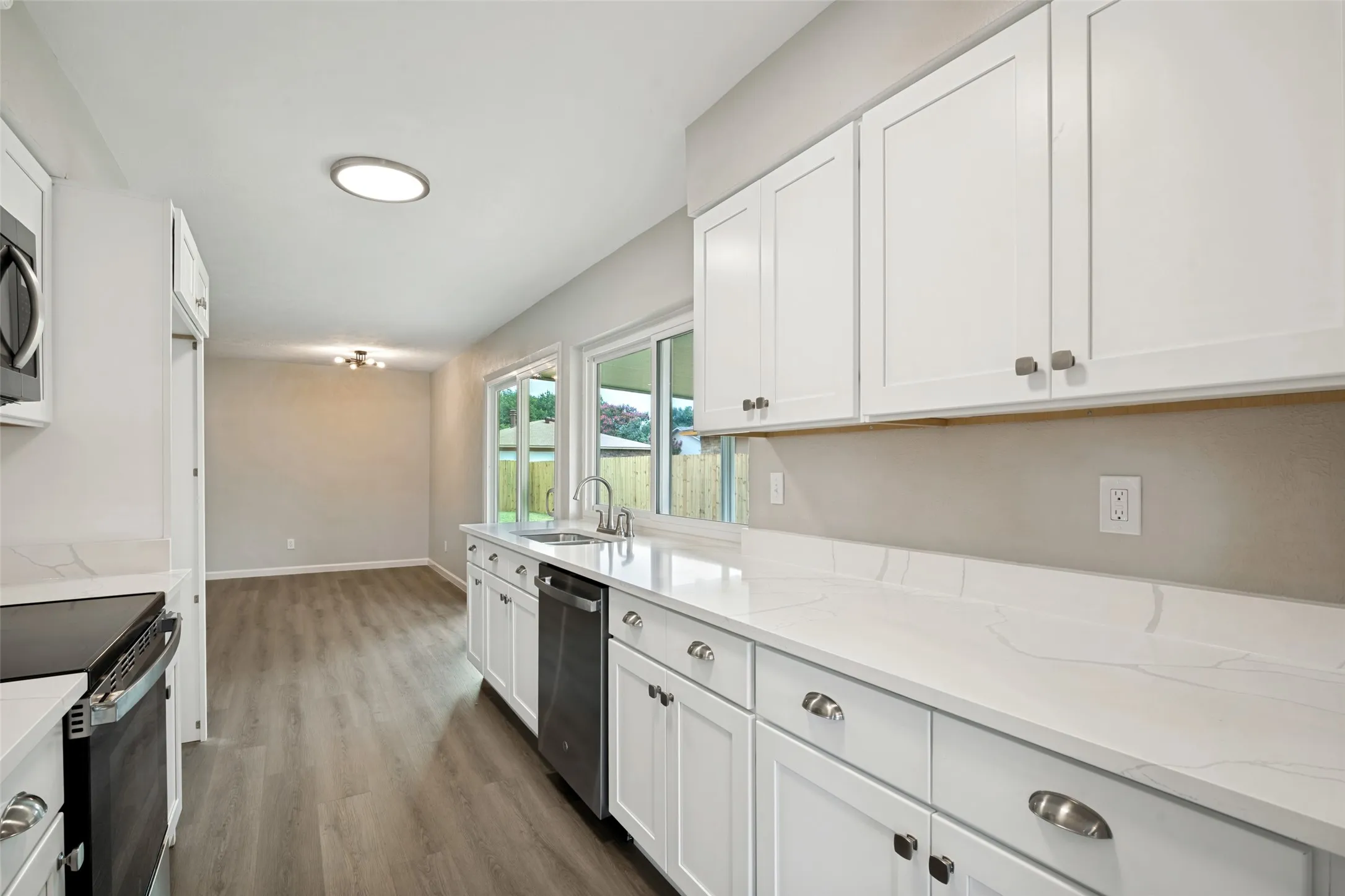 Single Family Residence For Sale in Dallas County , 2909 Flagstone Drive, Garland, Texas 75044, 3 Bedroom, 2 Bathroom, 2 Garage spaces, 1,716 Sqft, built in 1978, mls#21337348, Real Estate Agent in Garland, Homes For Sale in Dallas county, Homes For Sale in Garland, Realtor in Garland Texas, Real Estate Brokerage Independent Realty Texas, Luminita Cordes Realtor
