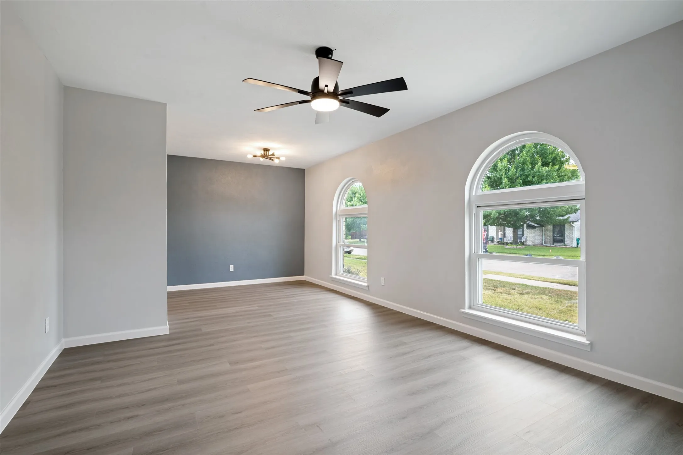 Single Family Residence For Sale in Dallas County , 2909 Flagstone Drive, Garland, Texas 75044, 3 Bedroom, 2 Bathroom, 2 Garage spaces, 1,716 Sqft, built in 1978, mls#21337348, Real Estate Agent in Garland, Homes For Sale in Dallas county, Homes For Sale in Garland, Realtor in Garland Texas, Real Estate Brokerage Independent Realty Texas, Luminita Cordes Realtor