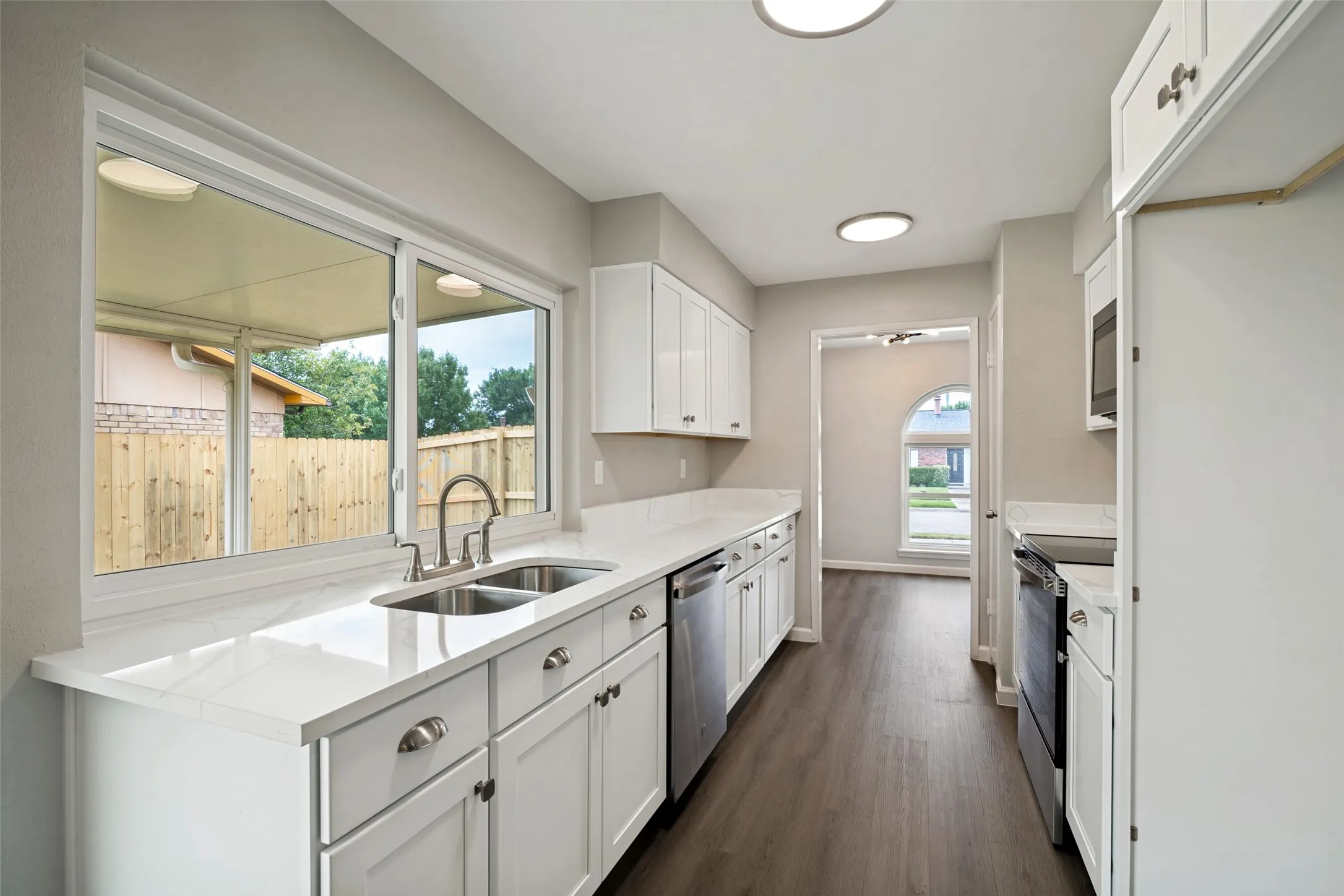 Single Family Residence For Sale in Dallas County , 2909 Flagstone Drive, Garland, Texas 75044, 3 Bedroom, 2 Bathroom, 2 Garage spaces, 1,716 Sqft, built in 1978, mls#21337348, Real Estate Agent in Garland, Homes For Sale in Dallas county, Homes For Sale in Garland, Realtor in Garland Texas, Real Estate Brokerage Independent Realty Texas, Luminita Cordes Realtor
