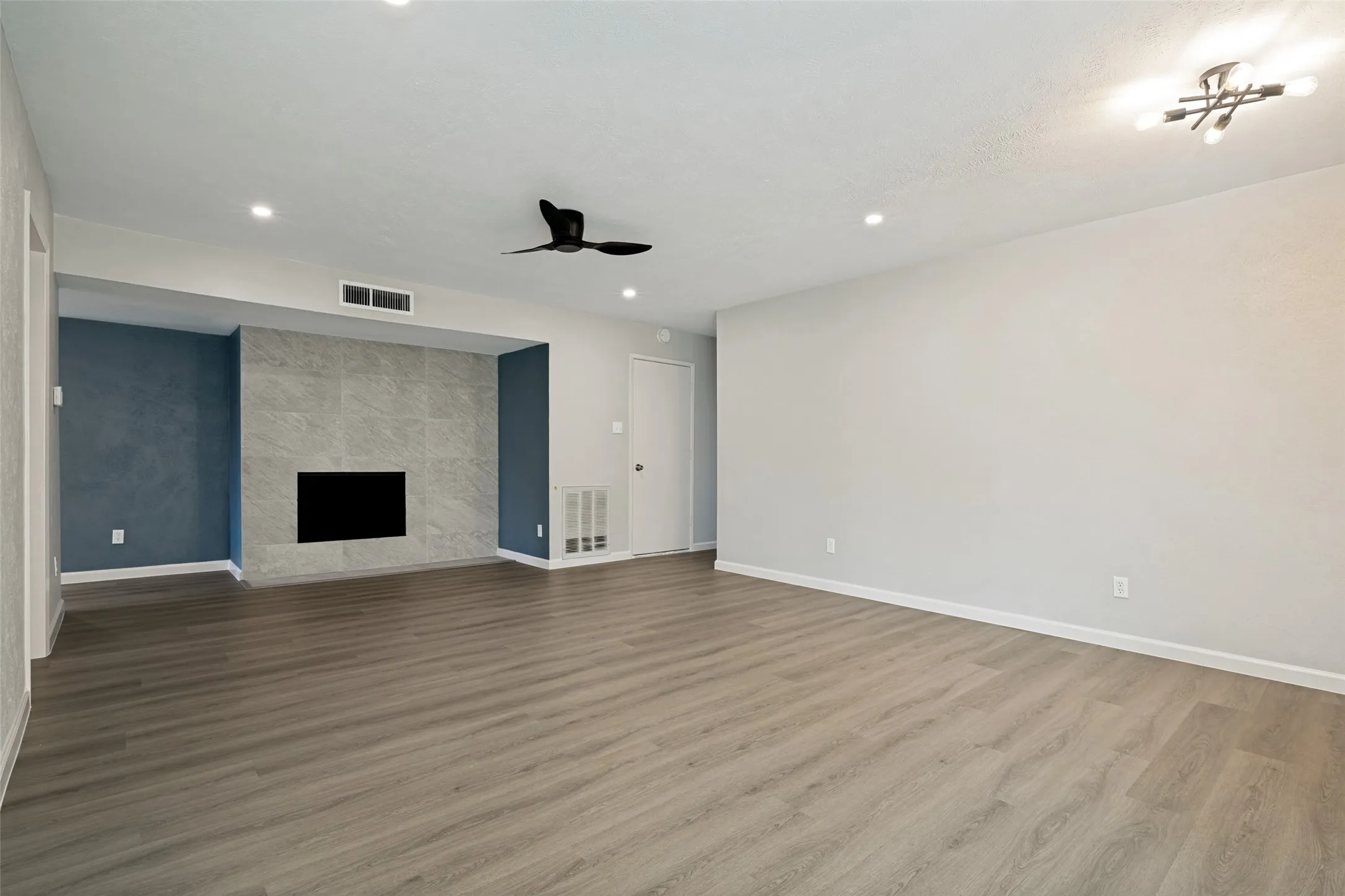Single Family Residence For Sale in Dallas County , 2909 Flagstone Drive, Garland, Texas 75044, 3 Bedroom, 2 Bathroom, 2 Garage spaces, 1,716 Sqft, built in 1978, mls#21337348, Real Estate Agent in Garland, Homes For Sale in Dallas county, Homes For Sale in Garland, Realtor in Garland Texas, Real Estate Brokerage Independent Realty Texas, Luminita Cordes Realtor