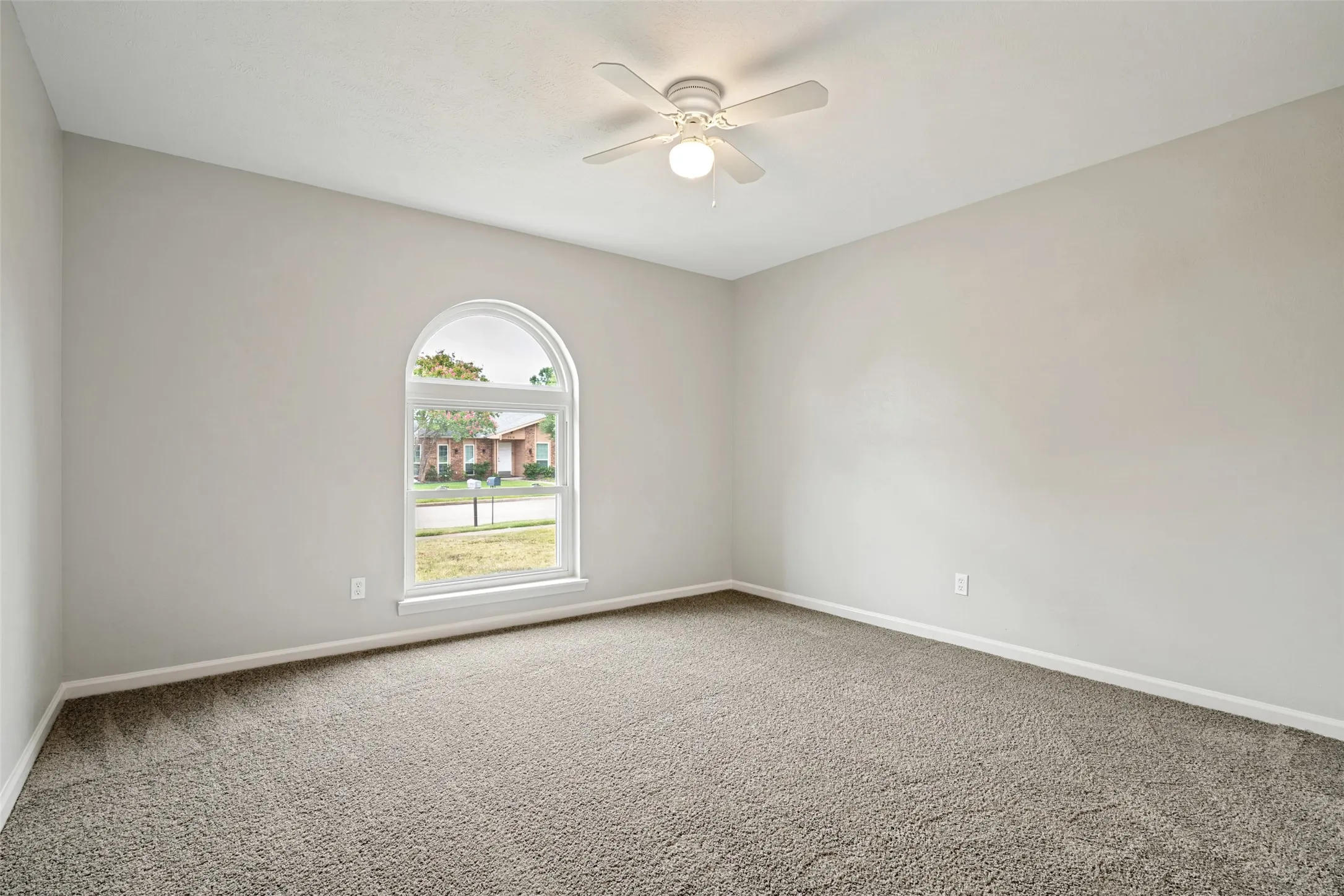 Single Family Residence For Sale in Dallas County , 2909 Flagstone Drive, Garland, Texas 75044, 3 Bedroom, 2 Bathroom, 2 Garage spaces, 1,716 Sqft, built in 1978, mls#21337348, Real Estate Agent in Garland, Homes For Sale in Dallas county, Homes For Sale in Garland, Realtor in Garland Texas, Real Estate Brokerage Independent Realty Texas, Luminita Cordes Realtor
