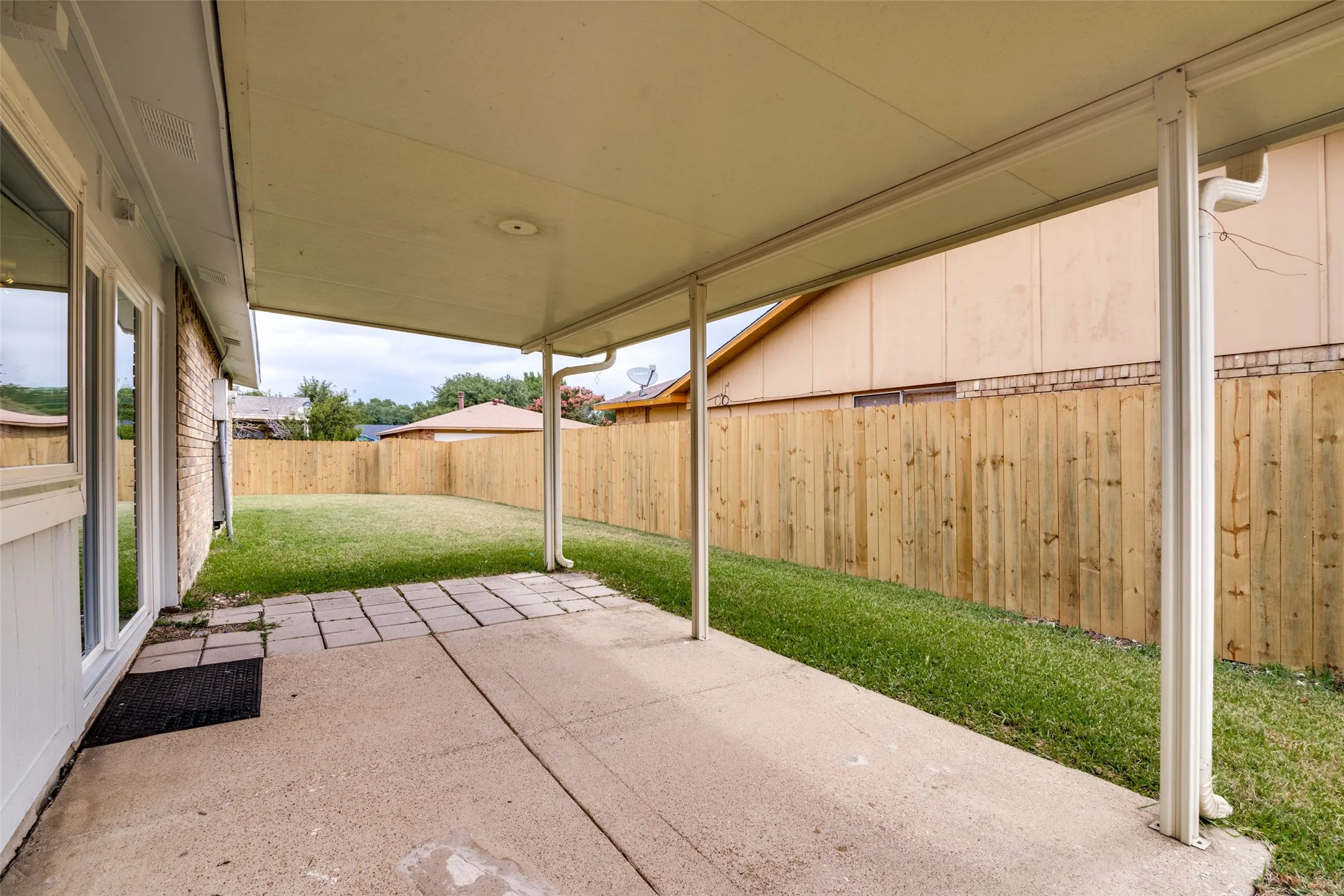 Single Family Residence For Sale in Dallas County , 2909 Flagstone Drive, Garland, Texas 75044, 3 Bedroom, 2 Bathroom, 2 Garage spaces, 1,716 Sqft, built in 1978, mls#21337348, Real Estate Agent in Garland, Homes For Sale in Dallas county, Homes For Sale in Garland, Realtor in Garland Texas, Real Estate Brokerage Independent Realty Texas, Luminita Cordes Realtor