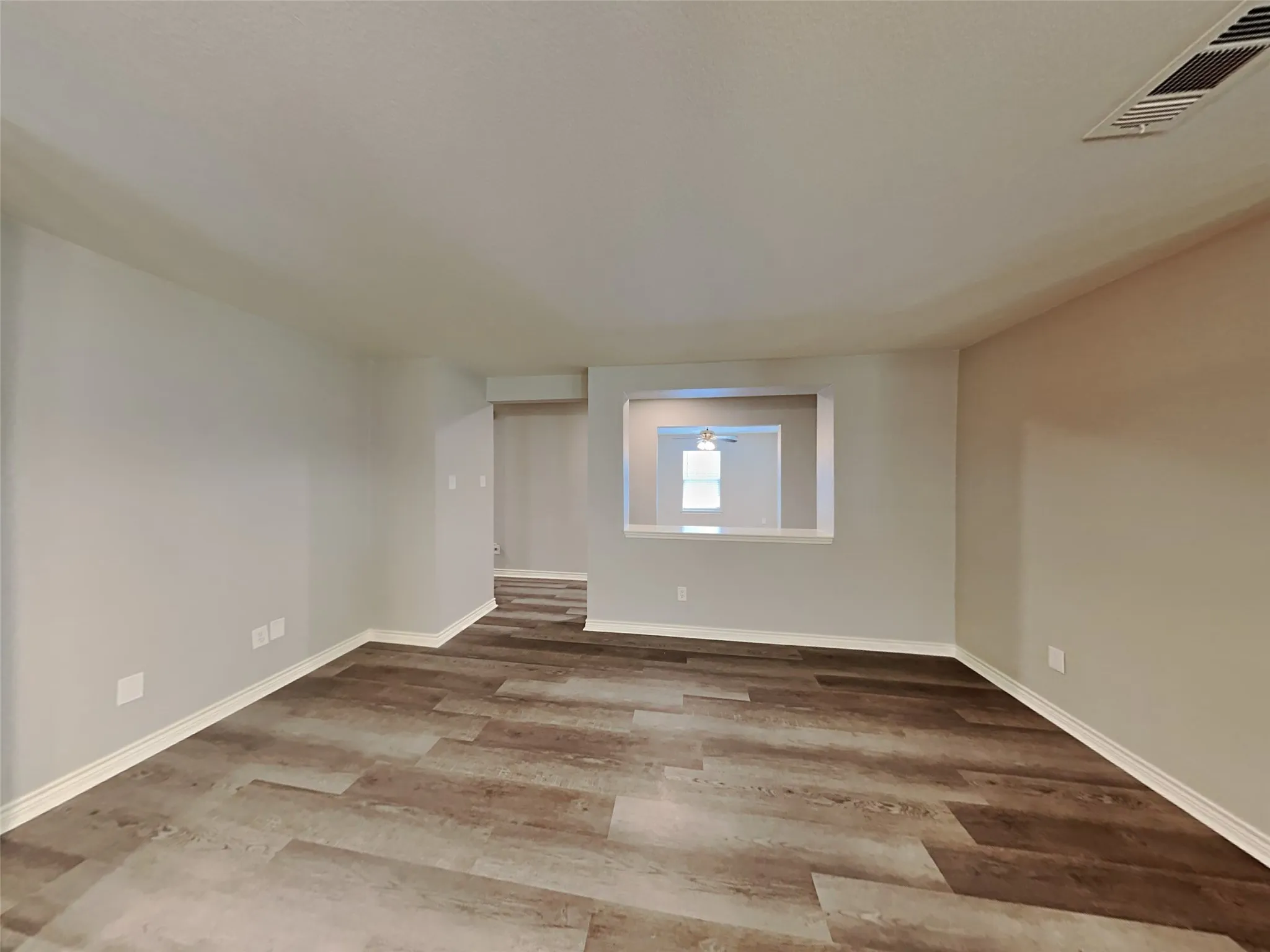 Single Family Residence For Sale in Dallas County , 2161 Lone Pecan Drive, Mesquite, Texas 75181, 3 Bedroom, 2 Bathroom, 2 Garage spaces, 1,886 Sqft, built in 2005, mls#21335118, Real Estate Agent in Mesquite, Homes For Sale in Dallas county, Homes For Sale in Mesquite, Realtor in Mesquite Texas, Real Estate Brokerage Independent Realty Texas, Luminita Cordes Realtor