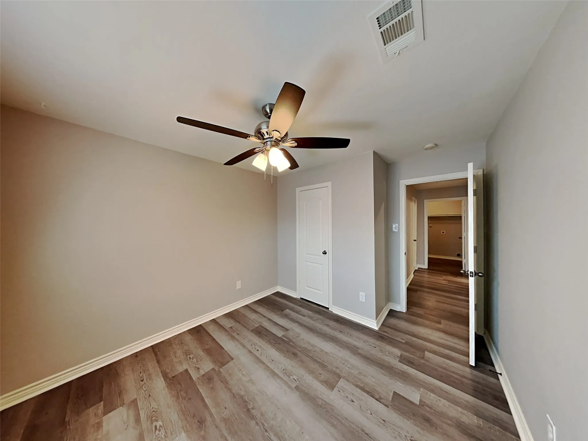 Single Family Residence For Sale in Dallas County , 2161 Lone Pecan Drive, Mesquite, Texas 75181, 3 Bedroom, 2 Bathroom, 2 Garage spaces, 1,886 Sqft, built in 2005, mls#21335118, Real Estate Agent in Mesquite, Homes For Sale in Dallas county, Homes For Sale in Mesquite, Realtor in Mesquite Texas, Real Estate Brokerage Independent Realty Texas, Luminita Cordes Realtor
