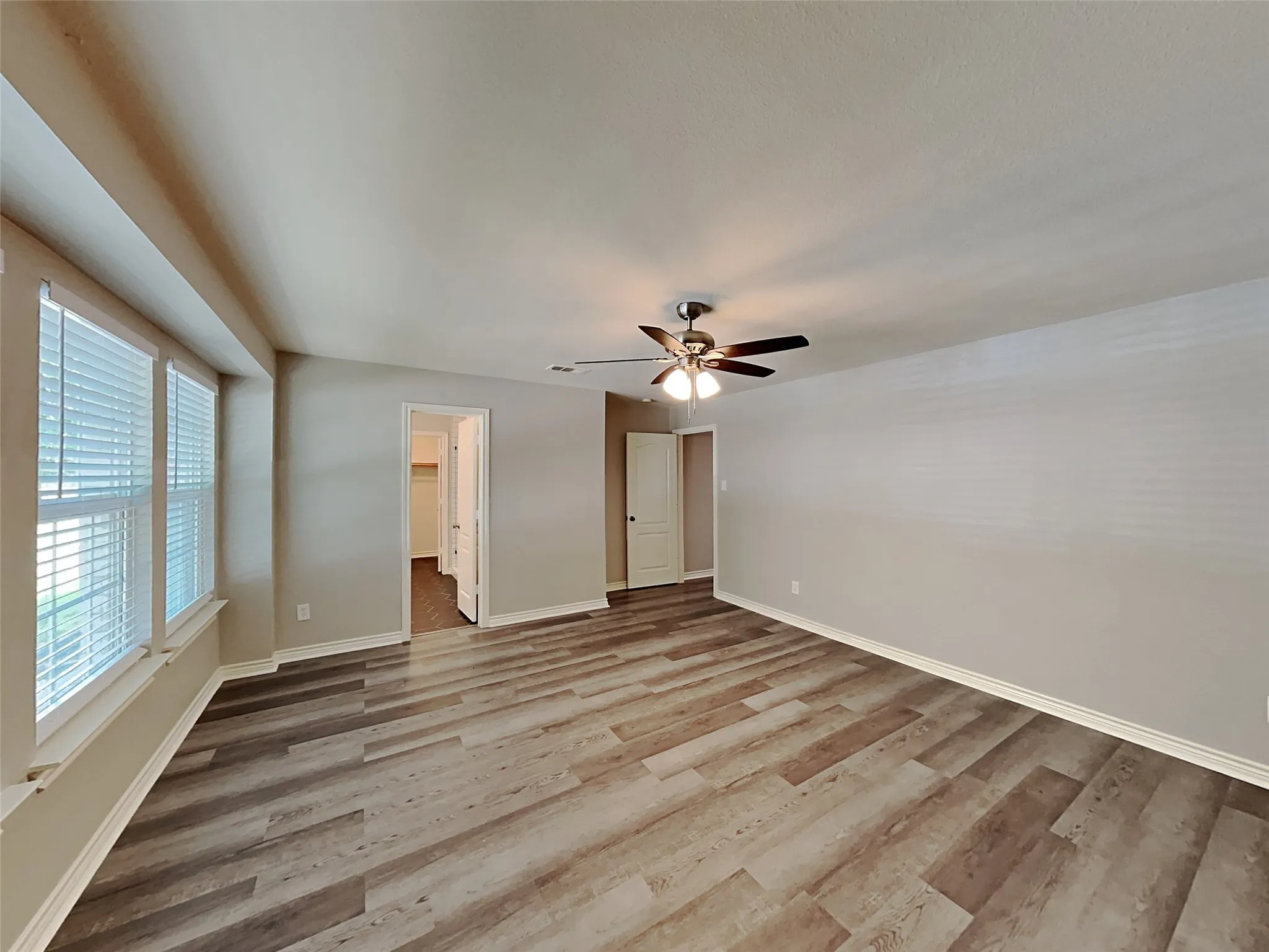 Single Family Residence For Sale in Dallas County , 2161 Lone Pecan Drive, Mesquite, Texas 75181, 3 Bedroom, 2 Bathroom, 2 Garage spaces, 1,886 Sqft, built in 2005, mls#21335118, Real Estate Agent in Mesquite, Homes For Sale in Dallas county, Homes For Sale in Mesquite, Realtor in Mesquite Texas, Real Estate Brokerage Independent Realty Texas, Luminita Cordes Realtor