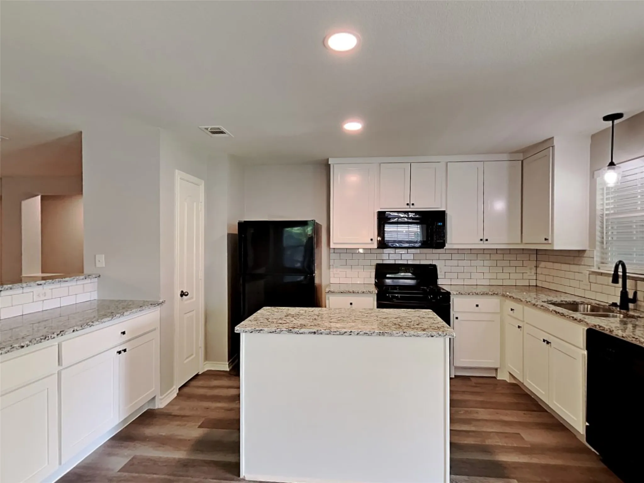 Single Family Residence For Sale in Dallas County , 2161 Lone Pecan Drive, Mesquite, Texas 75181, 3 Bedroom, 2 Bathroom, 2 Garage spaces, 1,886 Sqft, built in 2005, mls#21335118, Real Estate Agent in Mesquite, Homes For Sale in Dallas county, Homes For Sale in Mesquite, Realtor in Mesquite Texas, Real Estate Brokerage Independent Realty Texas, Luminita Cordes Realtor
