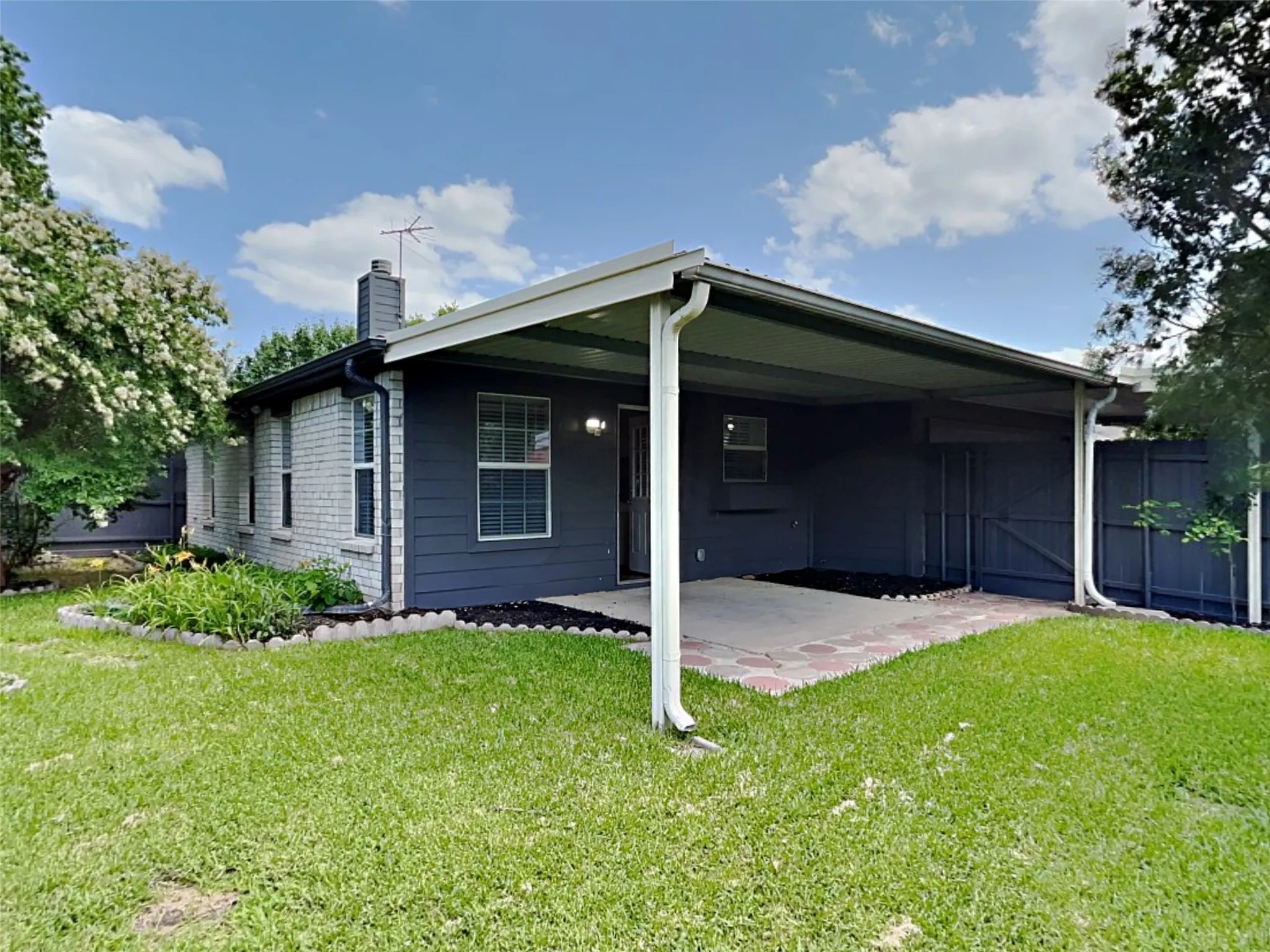 Single Family Residence For Sale in Dallas County , 2161 Lone Pecan Drive, Mesquite, Texas 75181, 3 Bedroom, 2 Bathroom, 2 Garage spaces, 1,886 Sqft, built in 2005, mls#21335118, Real Estate Agent in Mesquite, Homes For Sale in Dallas county, Homes For Sale in Mesquite, Realtor in Mesquite Texas, Real Estate Brokerage Independent Realty Texas, Luminita Cordes Realtor
