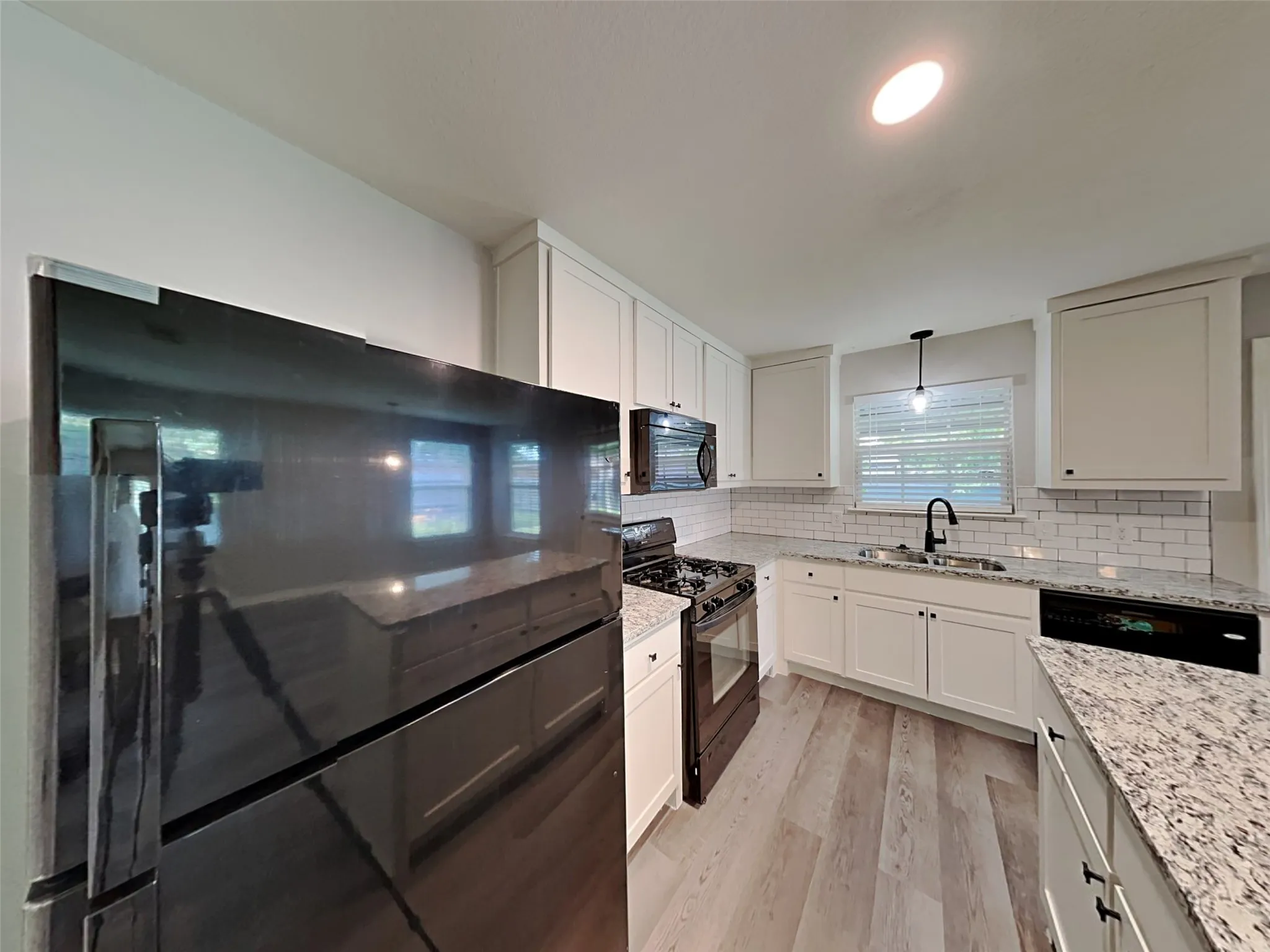 Single Family Residence For Sale in Dallas County , 2161 Lone Pecan Drive, Mesquite, Texas 75181, 3 Bedroom, 2 Bathroom, 2 Garage spaces, 1,886 Sqft, built in 2005, mls#21335118, Real Estate Agent in Mesquite, Homes For Sale in Dallas county, Homes For Sale in Mesquite, Realtor in Mesquite Texas, Real Estate Brokerage Independent Realty Texas, Luminita Cordes Realtor