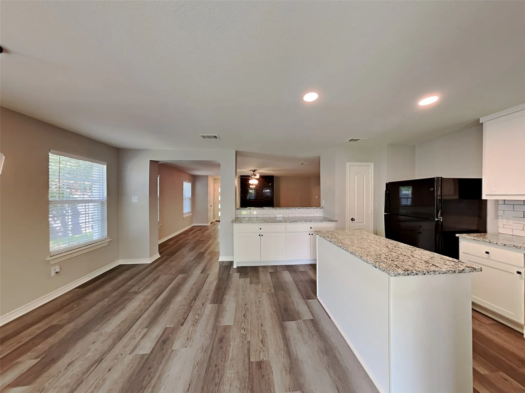 Single Family Residence For Sale in Dallas County , 2161 Lone Pecan Drive, Mesquite, Texas 75181, 3 Bedroom, 2 Bathroom, 2 Garage spaces, 1,886 Sqft, built in 2005, mls#21335118, Real Estate Agent in Mesquite, Homes For Sale in Dallas county, Homes For Sale in Mesquite, Realtor in Mesquite Texas, Real Estate Brokerage Independent Realty Texas, Luminita Cordes Realtor