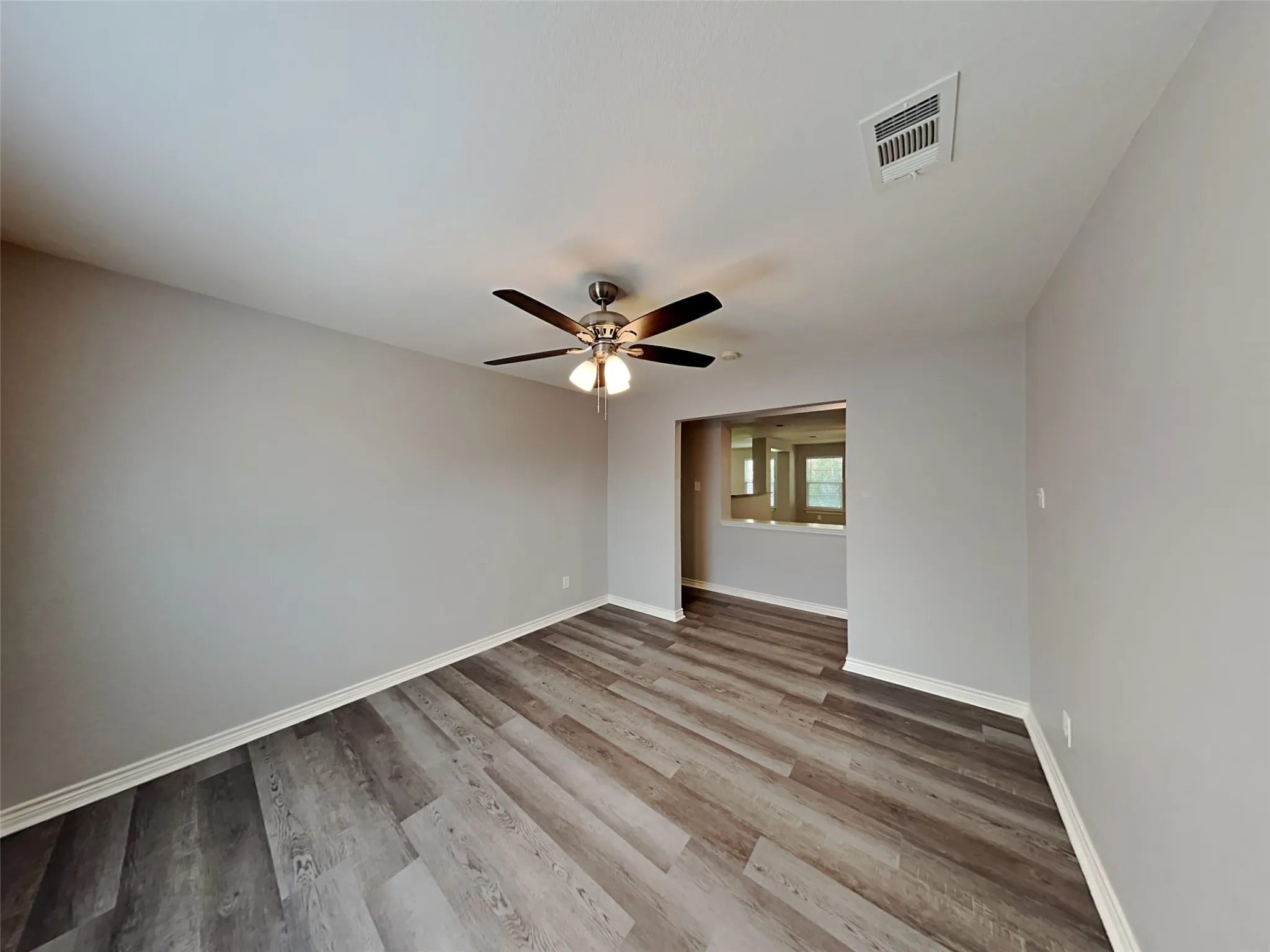 Single Family Residence For Sale in Dallas County , 2161 Lone Pecan Drive, Mesquite, Texas 75181, 3 Bedroom, 2 Bathroom, 2 Garage spaces, 1,886 Sqft, built in 2005, mls#21335118, Real Estate Agent in Mesquite, Homes For Sale in Dallas county, Homes For Sale in Mesquite, Realtor in Mesquite Texas, Real Estate Brokerage Independent Realty Texas, Luminita Cordes Realtor