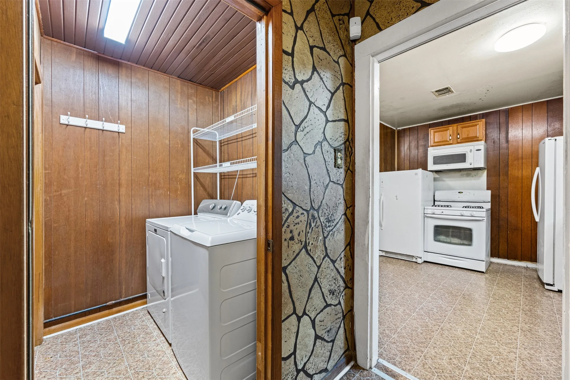 Full size laundry room