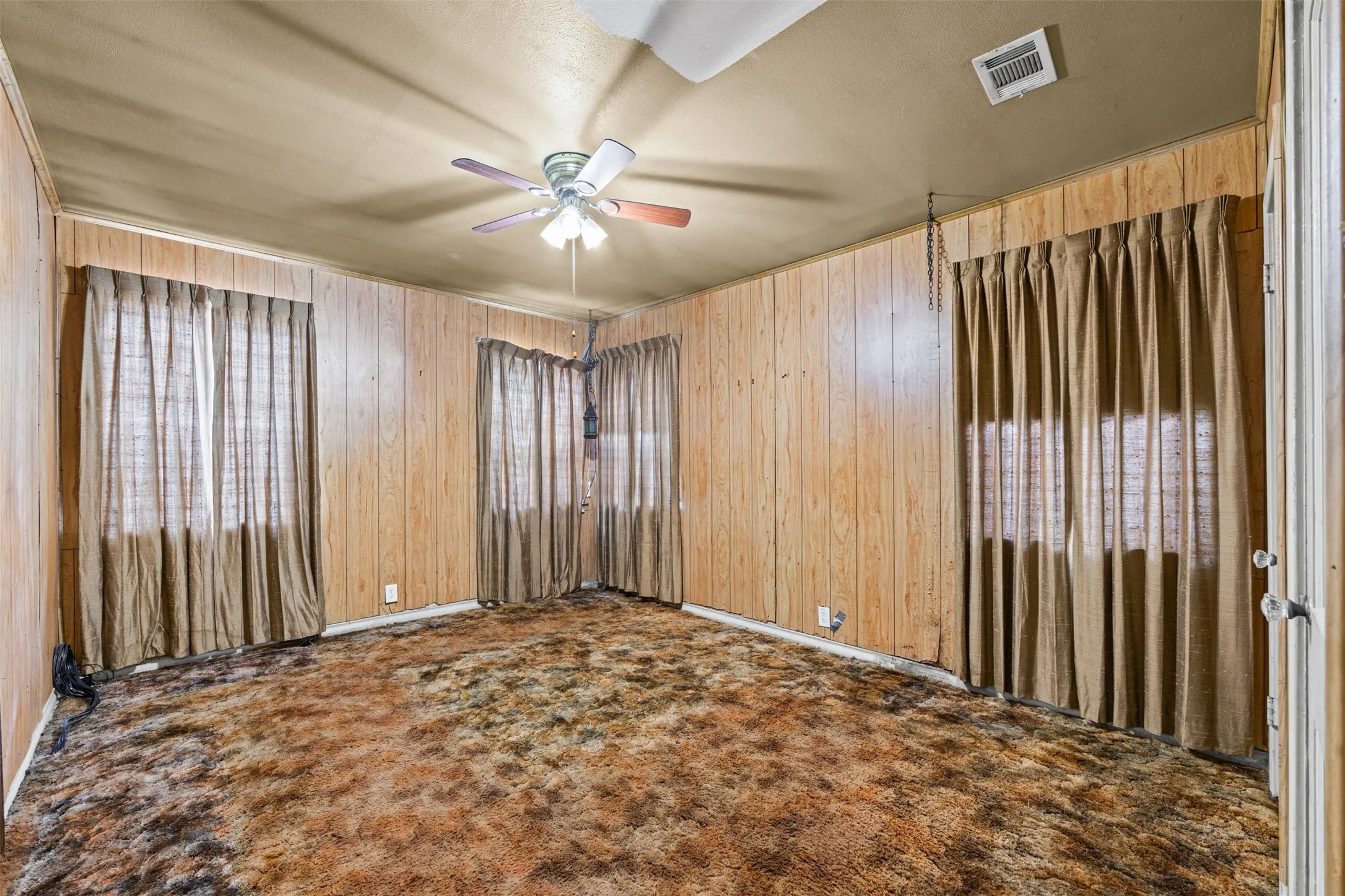 Single Family Residence For Sale in Dallas County , 1419 Georgia Avenue, Dallas, Texas 75216, 3 Bedroom, 2 Bathroom, 1 Garage spaces, 1,812 Sqft, built in 1949, mls#21336751, Real Estate Agent in Dallas, Homes For Sale in Dallas county, Homes For Sale in Dallas, Realtor in Dallas Texas, Real Estate Brokerage Independent Realty Texas, Luminita Cordes Realtor