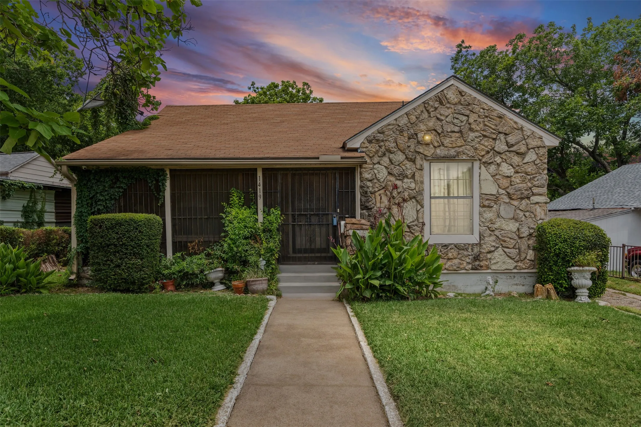 Single Family Residence For Sale in Dallas County , 1419 Georgia Avenue, Dallas, Texas 75216, 3 Bedroom, 2 Bathroom, 1 Garage spaces, 1,812 Sqft, built in 1949, mls#21336751, Real Estate Agent in Dallas, Homes For Sale in Dallas county, Homes For Sale in Dallas, Realtor in Dallas Texas, Real Estate Brokerage Independent Realty Texas, Luminita Cordes Realtor