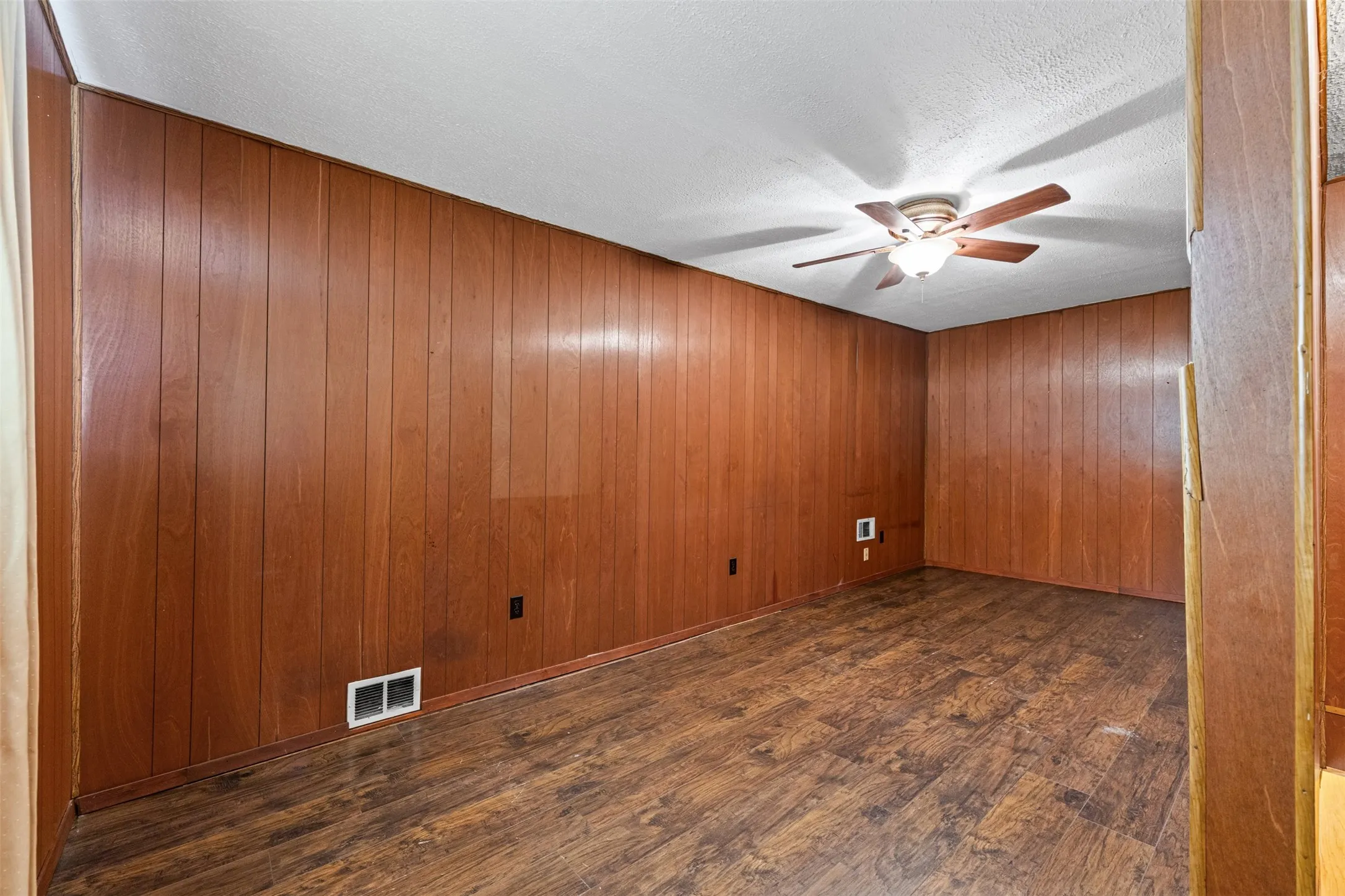 Upstairs Bedroom that has​​‌​​​​‌​​‌‌​‌‌​​​‌‌​‌​‌​‌​​​‌​​ balcony