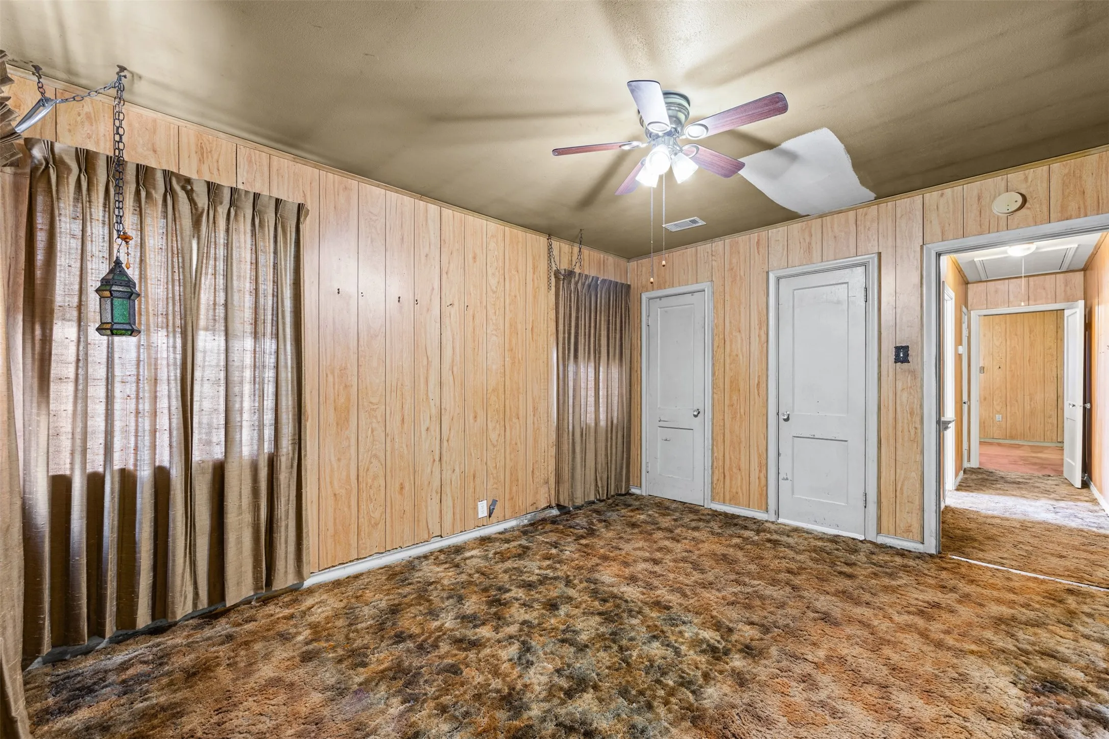 Single Family Residence For Sale in Dallas County , 1419 Georgia Avenue, Dallas, Texas 75216, 3 Bedroom, 2 Bathroom, 1 Garage spaces, 1,812 Sqft, built in 1949, mls#21336751, Real Estate Agent in Dallas, Homes For Sale in Dallas county, Homes For Sale in Dallas, Realtor in Dallas Texas, Real Estate Brokerage Independent Realty Texas, Luminita Cordes Realtor