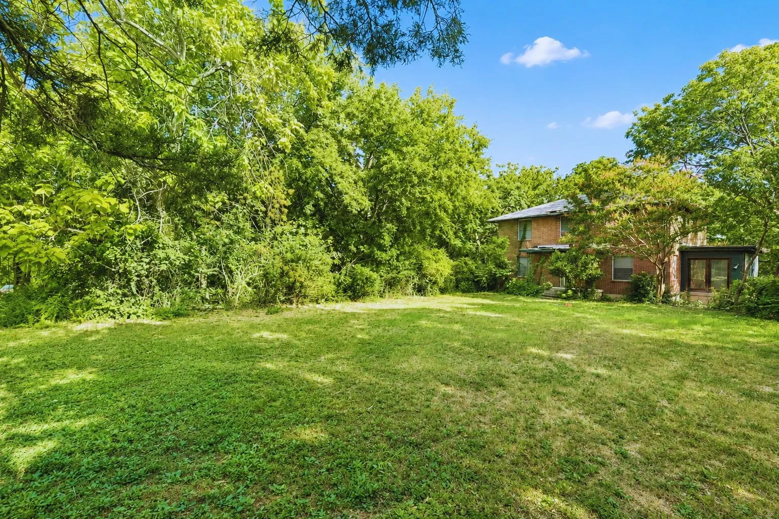 Single Family Residence For Sale in Dallas County , 625 W Colorado Boulevard, Dallas, Texas 75208, 4 Bedroom, 3 Bathroom, 2 Garage spaces, 2,079 Sqft, built in 1953, mls#21337315, Real Estate Agent in Dallas, Homes For Sale in Dallas county, Homes For Sale in Dallas, Realtor in Dallas Texas, Real Estate Brokerage Independent Realty Texas, Luminita Cordes Realtor