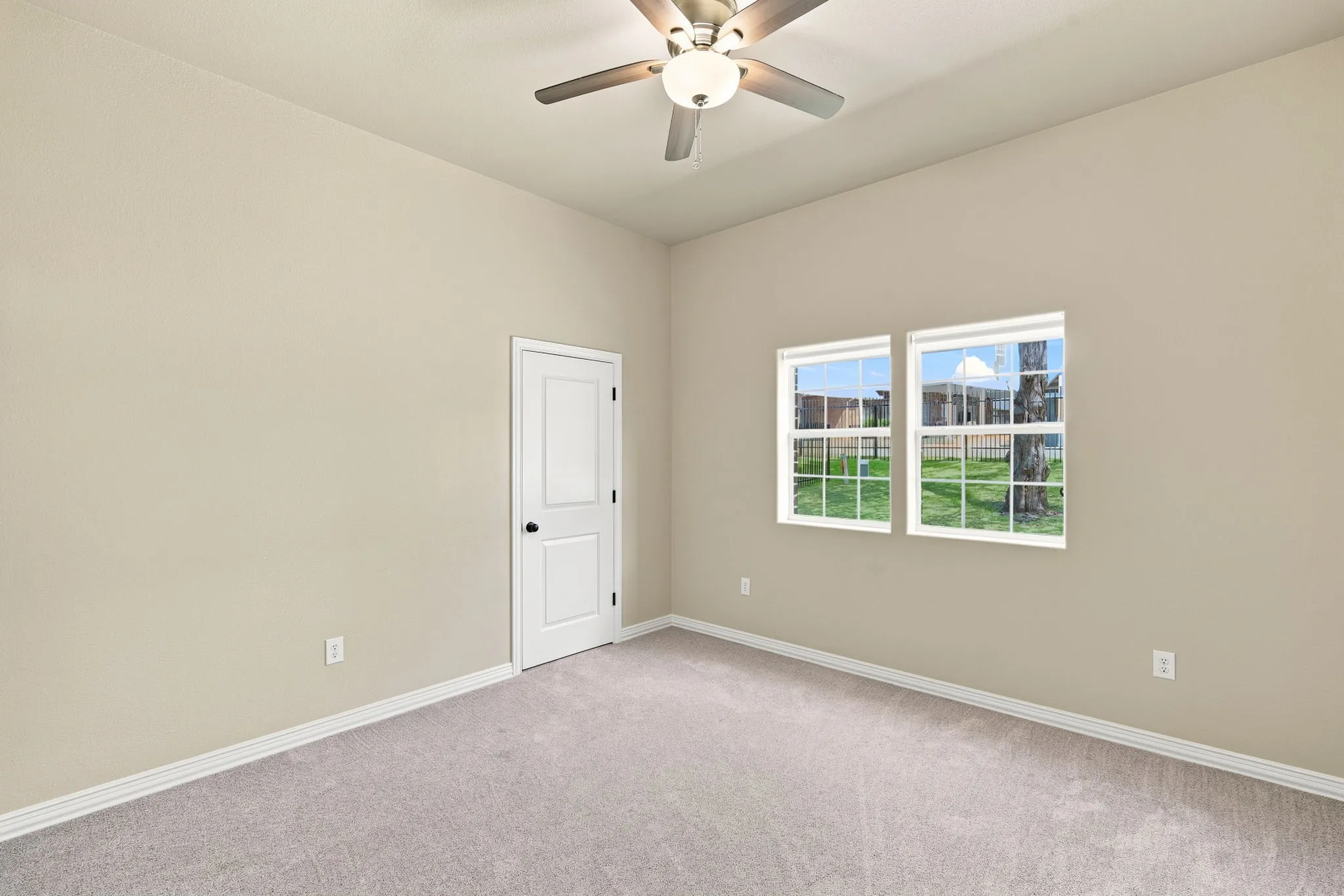 Single Family Residence For Sale in Ellis County , 1906 Clearview Drive, Ennis, Texas 75119, 4 Bedroom, 3 Bathroom, 3 Garage spaces, 2,659 Sqft, built in 2018, mls#21329438, Real Estate Agent in Ennis, Homes For Sale in Ellis county, Homes For Sale in Ennis, Realtor in Ennis Texas, Real Estate Brokerage Independent Realty Texas, Luminita Cordes Realtor