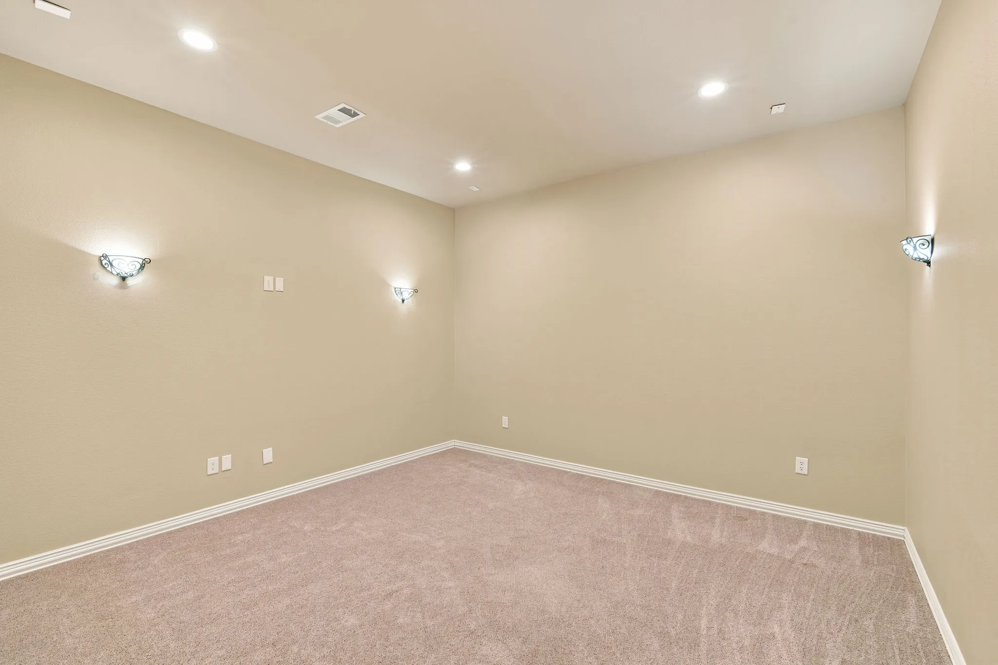 Single Family Residence For Sale in Ellis County , 1906 Clearview Drive, Ennis, Texas 75119, 4 Bedroom, 3 Bathroom, 3 Garage spaces, 2,659 Sqft, built in 2018, mls#21329438, Real Estate Agent in Ennis, Homes For Sale in Ellis county, Homes For Sale in Ennis, Realtor in Ennis Texas, Real Estate Brokerage Independent Realty Texas, Luminita Cordes Realtor