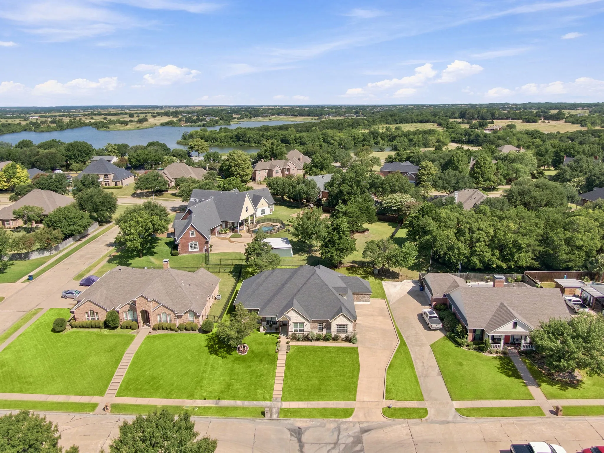 Single Family Residence For Sale in Ellis County , 1906 Clearview Drive, Ennis, Texas 75119, 4 Bedroom, 3 Bathroom, 3 Garage spaces, 2,659 Sqft, built in 2018, mls#21329438, Real Estate Agent in Ennis, Homes For Sale in Ellis county, Homes For Sale in Ennis, Realtor in Ennis Texas, Real Estate Brokerage Independent Realty Texas, Luminita Cordes Realtor