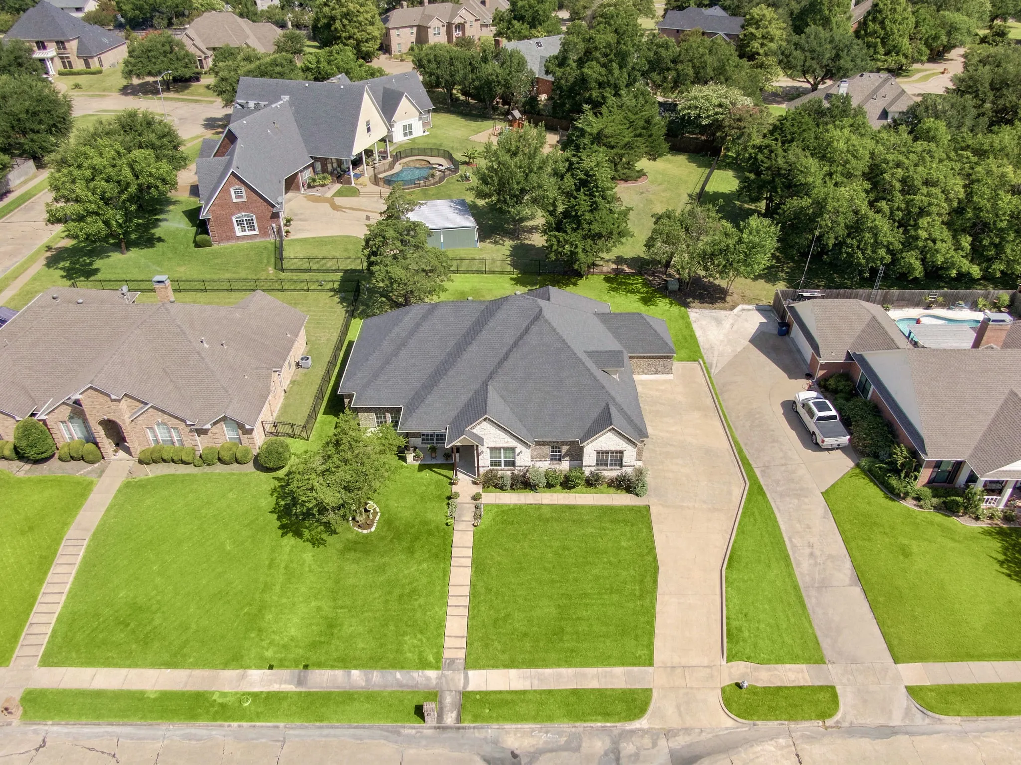 Single Family Residence For Sale in Ellis County , 1906 Clearview Drive, Ennis, Texas 75119, 4 Bedroom, 3 Bathroom, 3 Garage spaces, 2,659 Sqft, built in 2018, mls#21329438, Real Estate Agent in Ennis, Homes For Sale in Ellis county, Homes For Sale in Ennis, Realtor in Ennis Texas, Real Estate Brokerage Independent Realty Texas, Luminita Cordes Realtor
