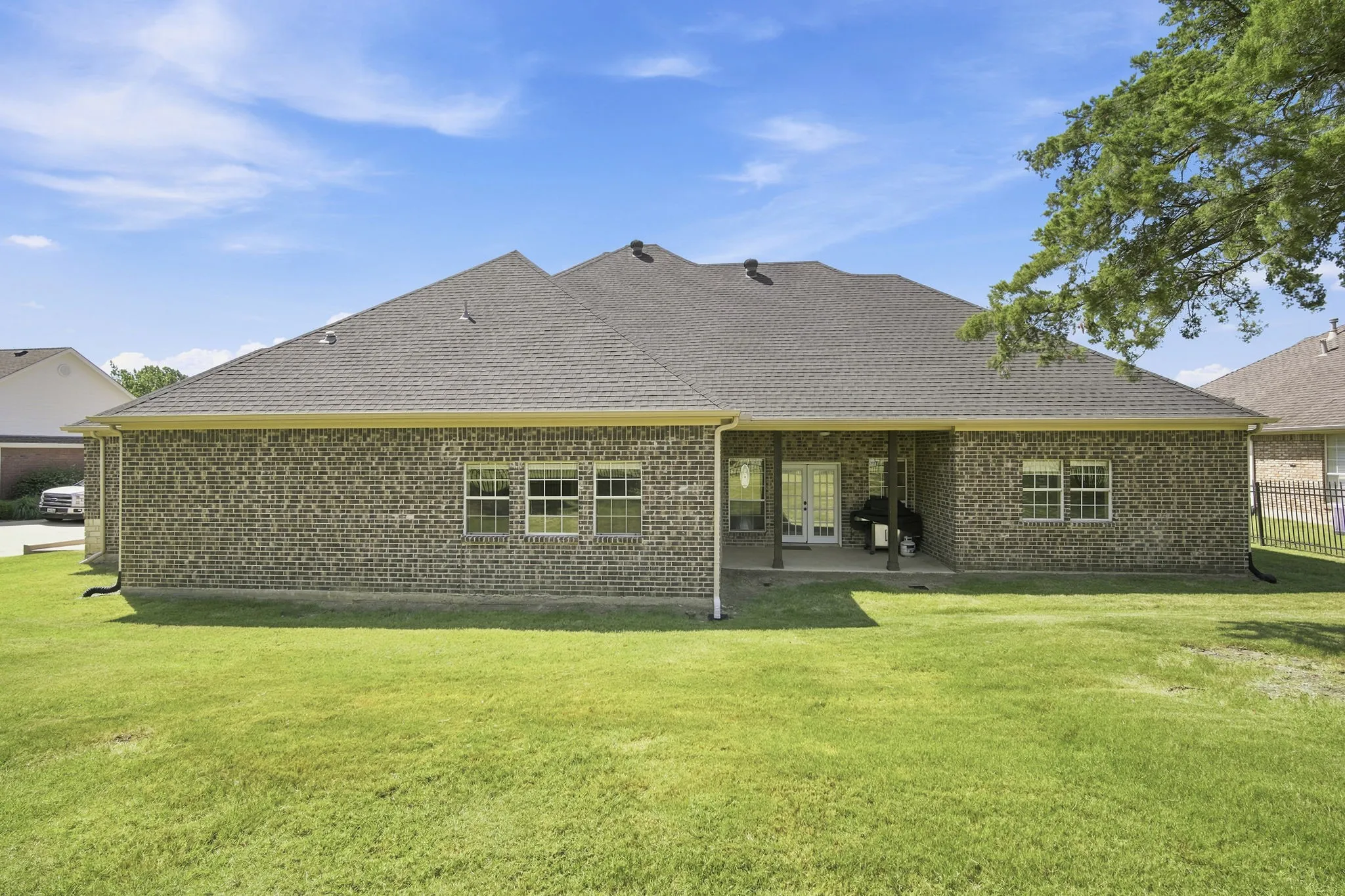 Single Family Residence For Sale in Ellis County , 1906 Clearview Drive, Ennis, Texas 75119, 4 Bedroom, 3 Bathroom, 3 Garage spaces, 2,659 Sqft, built in 2018, mls#21329438, Real Estate Agent in Ennis, Homes For Sale in Ellis county, Homes For Sale in Ennis, Realtor in Ennis Texas, Real Estate Brokerage Independent Realty Texas, Luminita Cordes Realtor