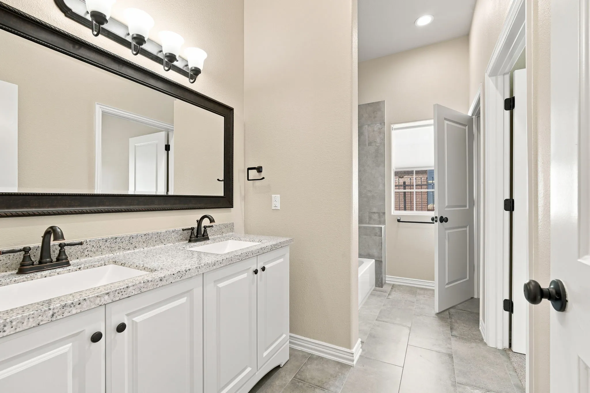 Single Family Residence For Sale in Ellis County , 1906 Clearview Drive, Ennis, Texas 75119, 4 Bedroom, 3 Bathroom, 3 Garage spaces, 2,659 Sqft, built in 2018, mls#21329438, Real Estate Agent in Ennis, Homes For Sale in Ellis county, Homes For Sale in Ennis, Realtor in Ennis Texas, Real Estate Brokerage Independent Realty Texas, Luminita Cordes Realtor