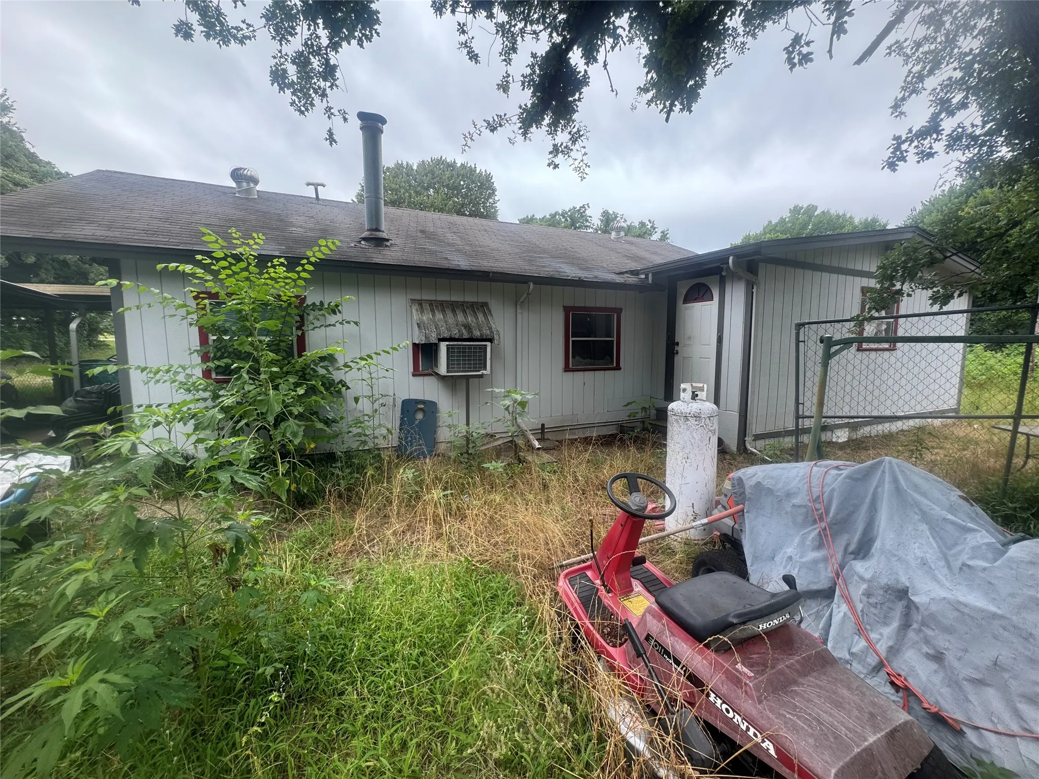 Single Family Residence For Sale in Tarrant County , 6309 Forest Acre Circle N, Fort Worth, Texas 76140, 3 Bedroom, 2 Bathroom, 3 Garage spaces, 1,248 Sqft, built in 1985, mls#21337419, Real Estate Agent in Fort Worth, Homes For Sale in Tarrant county, Homes For Sale in Fort Worth, Realtor in Fort Worth Texas, Real Estate Brokerage Independent Realty Texas, Luminita Cordes Realtor