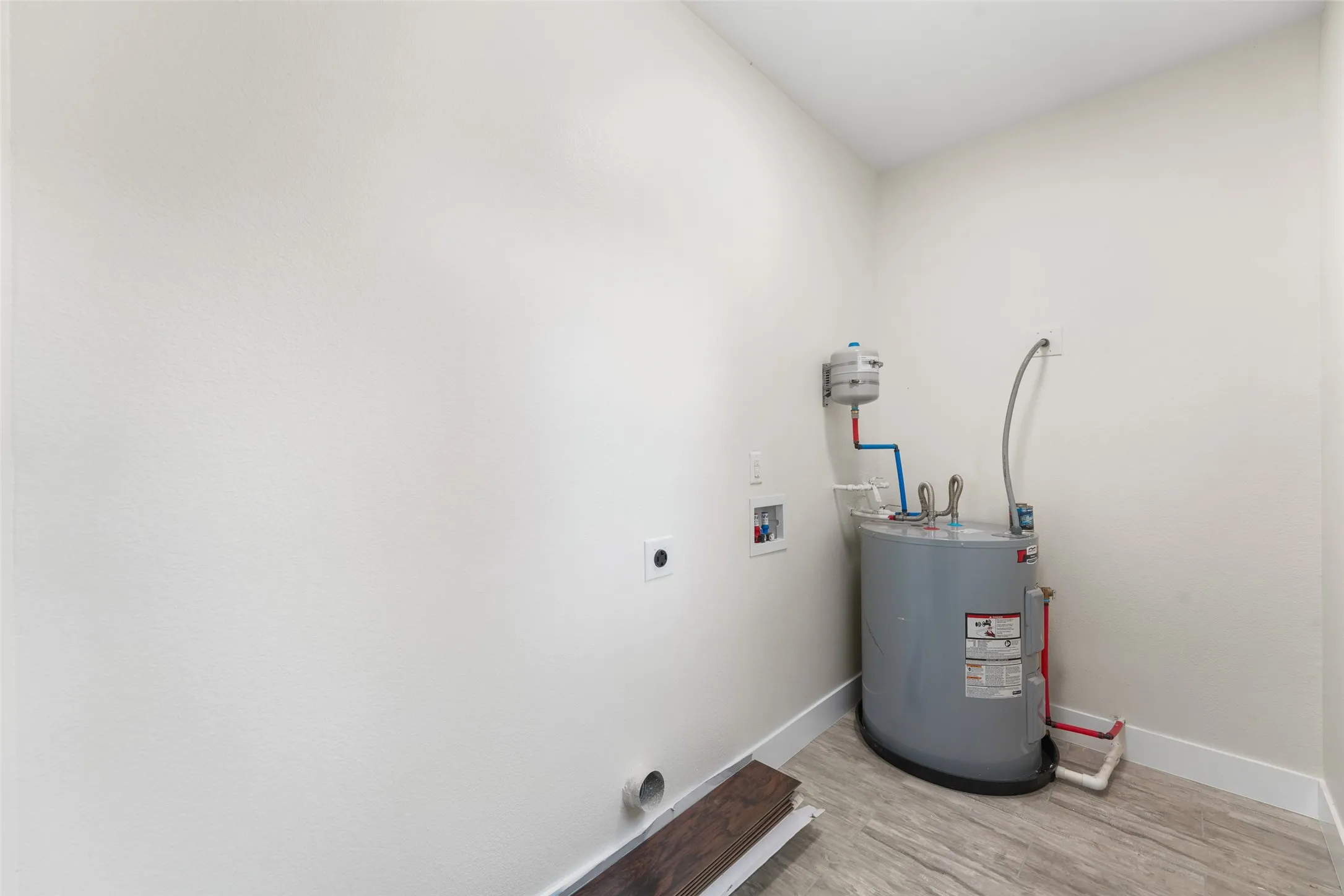 Single Family Residence For Sale in Kaufman County , 5475 Fogleman Road, Kemp, Texas 75143, 4 Bedroom, 2 Bathroom, Garage spaces, 1,800 Sqft, built in 2025, mls#21335755, Real Estate Agent in Kemp, Homes For Sale in Kaufman county, Homes For Sale in Kemp, Realtor in Kemp Texas, Real Estate Brokerage Independent Realty Texas, Luminita Cordes Realtor