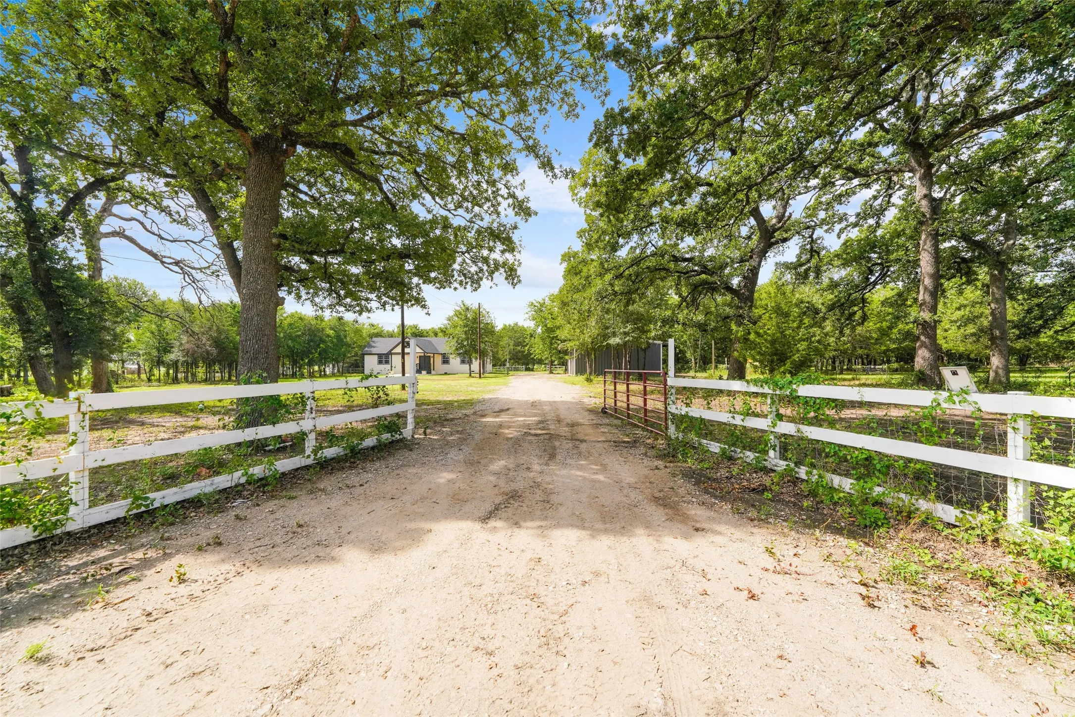 Single Family Residence For Sale in Kaufman County , 5475 Fogleman Road, Kemp, Texas 75143, 4 Bedroom, 2 Bathroom, Garage spaces, 1,800 Sqft, built in 2025, mls#21335755, Real Estate Agent in Kemp, Homes For Sale in Kaufman county, Homes For Sale in Kemp, Realtor in Kemp Texas, Real Estate Brokerage Independent Realty Texas, Luminita Cordes Realtor