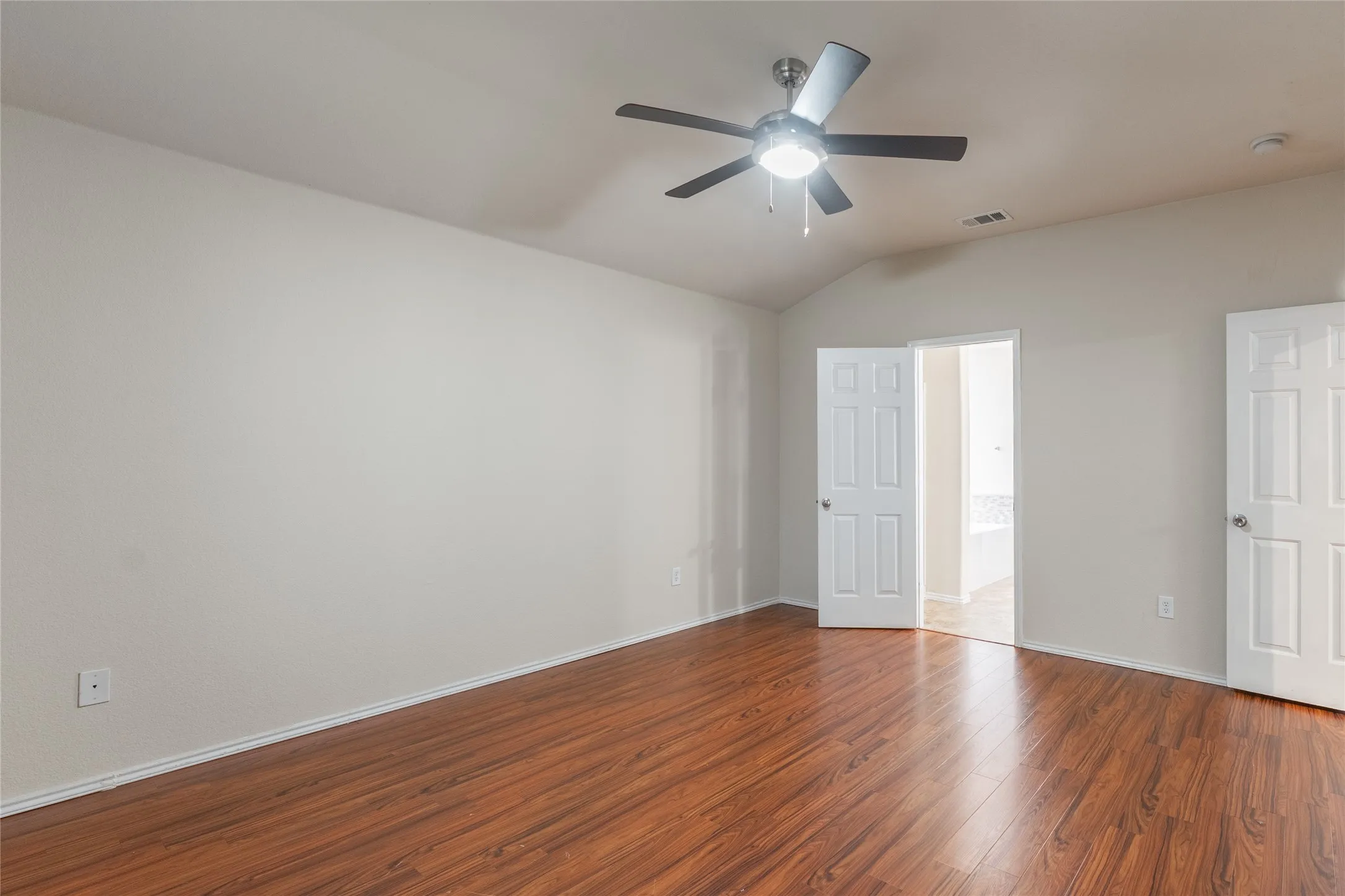 Single Family Residence For Rent in Collin County , 472 Grant Lane, Lavon, Texas 75166, 5 Bedroom, 4 Bathroom, 2 Garage spaces, 2,924 Sqft, built in 2008, mls#21334772, Real Estate Agent in Lavon, Homes For Rent in Collin county, Homes For Rent in Lavon, Realtor in Lavon Texas, Real Estate Brokerage Independent Realty Texas, Luminita Cordes Realtor