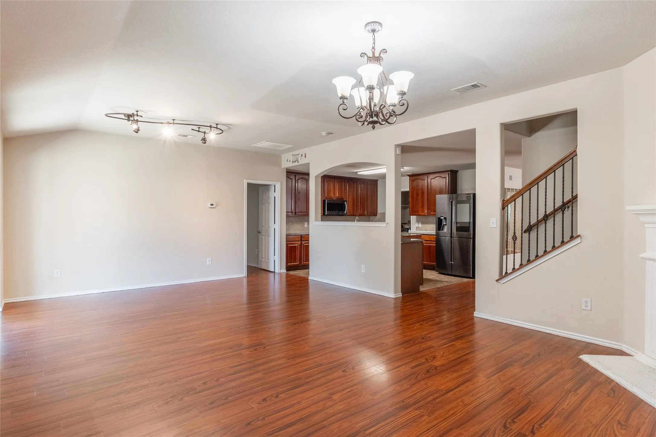 Single Family Residence For Rent in Collin County , 472 Grant Lane, Lavon, Texas 75166, 5 Bedroom, 4 Bathroom, 2 Garage spaces, 2,924 Sqft, built in 2008, mls#21334772, Real Estate Agent in Lavon, Homes For Rent in Collin county, Homes For Rent in Lavon, Realtor in Lavon Texas, Real Estate Brokerage Independent Realty Texas, Luminita Cordes Realtor