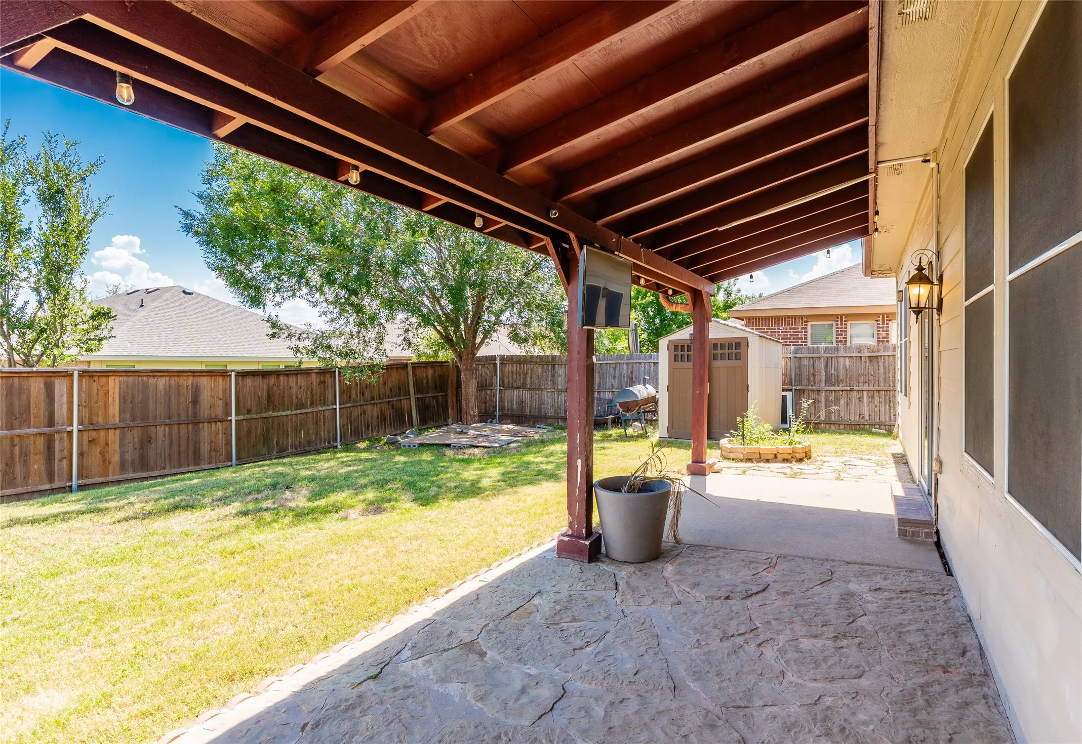Single Family Residence For Rent in Collin County , 472 Grant Lane, Lavon, Texas 75166, 5 Bedroom, 4 Bathroom, 2 Garage spaces, 2,924 Sqft, built in 2008, mls#21334772, Real Estate Agent in Lavon, Homes For Rent in Collin county, Homes For Rent in Lavon, Realtor in Lavon Texas, Real Estate Brokerage Independent Realty Texas, Luminita Cordes Realtor
