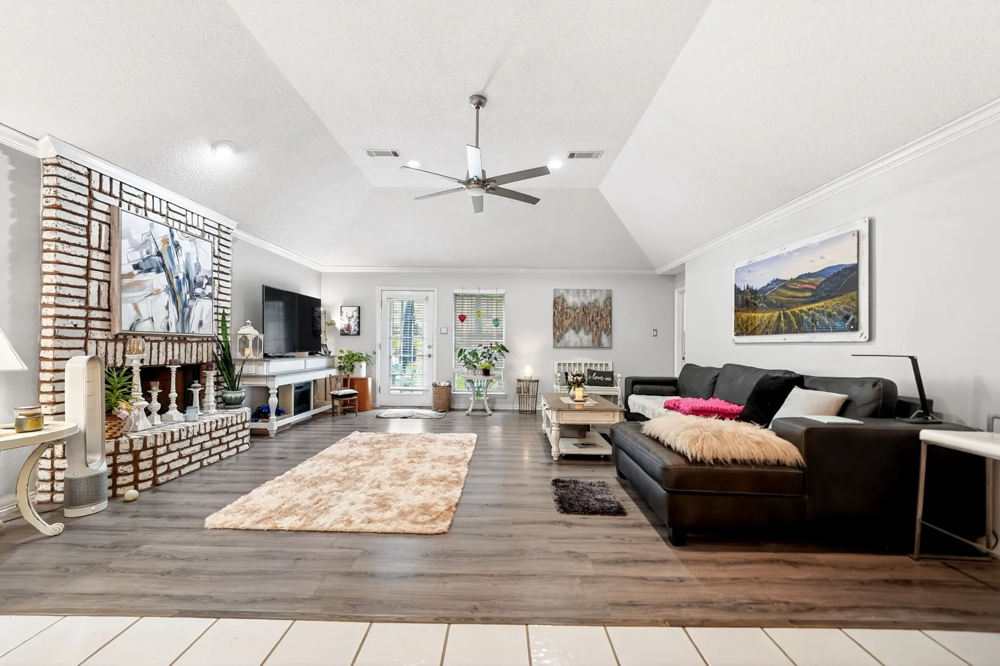 Single Family Residence For Sale in Rockwall County , 104 Easterner Place, Rockwall, Texas 75032, 3 Bedroom, 3 Bathroom, 2 Garage spaces, 2,262 Sqft, built in 1993, mls#21315098, Real Estate Agent in Rockwall, Homes For Sale in Rockwall county, Homes For Sale in Rockwall, Realtor in Rockwall Texas, Real Estate Brokerage Independent Realty Texas, Luminita Cordes Realtor