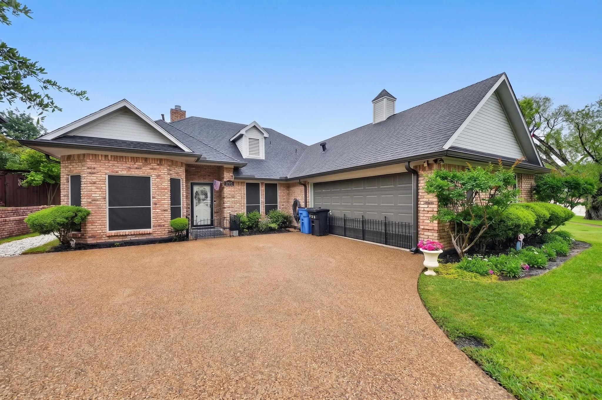 Single Family Residence For Sale in Rockwall County , 104 Easterner Place, Rockwall, Texas 75032, 3 Bedroom, 3 Bathroom, 2 Garage spaces, 2,262 Sqft, built in 1993, mls#21315098, Real Estate Agent in Rockwall, Homes For Sale in Rockwall county, Homes For Sale in Rockwall, Realtor in Rockwall Texas, Real Estate Brokerage Independent Realty Texas, Luminita Cordes Realtor