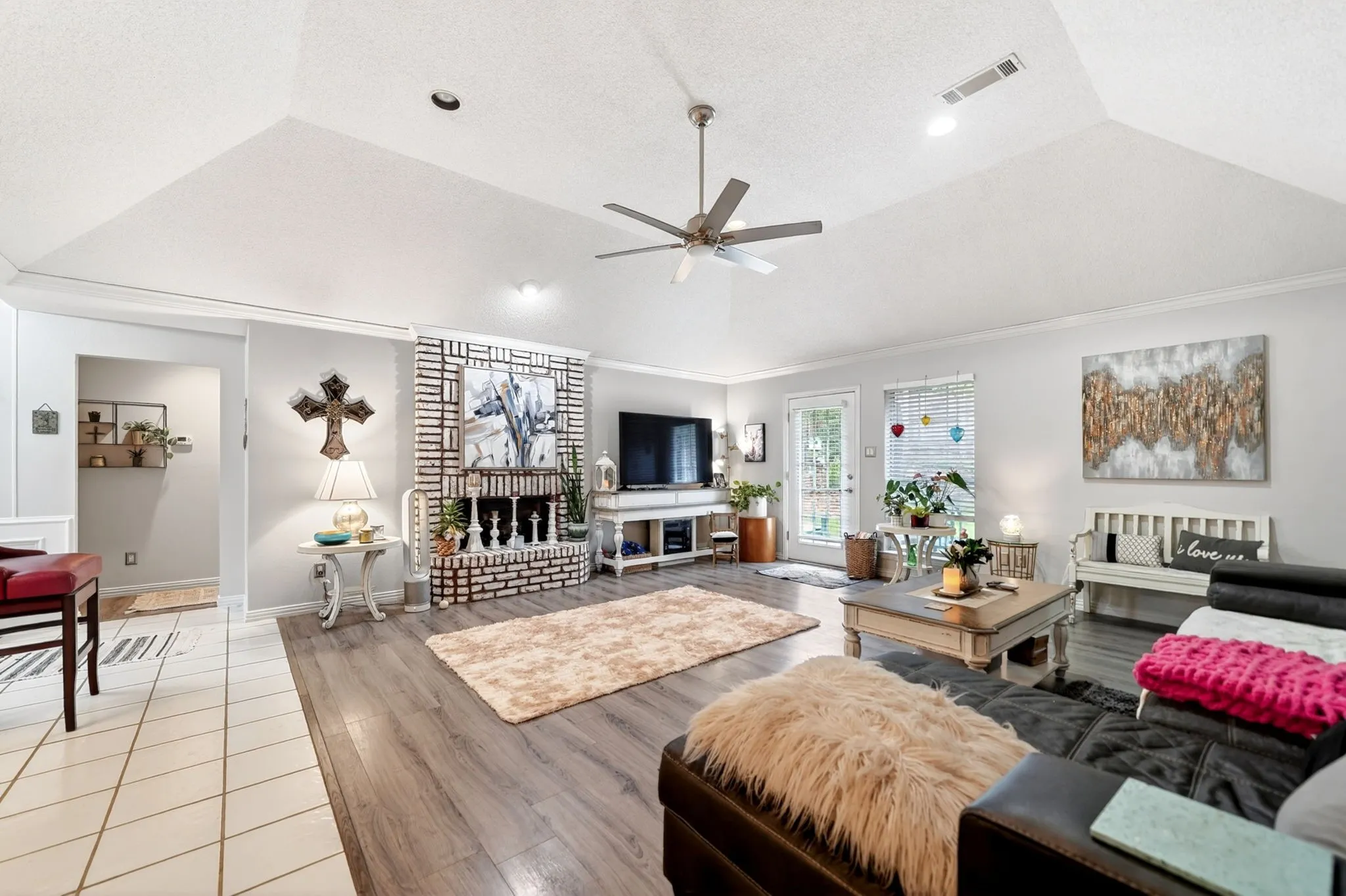 Single Family Residence For Sale in Rockwall County , 104 Easterner Place, Rockwall, Texas 75032, 3 Bedroom, 3 Bathroom, 2 Garage spaces, 2,262 Sqft, built in 1993, mls#21315098, Real Estate Agent in Rockwall, Homes For Sale in Rockwall county, Homes For Sale in Rockwall, Realtor in Rockwall Texas, Real Estate Brokerage Independent Realty Texas, Luminita Cordes Realtor