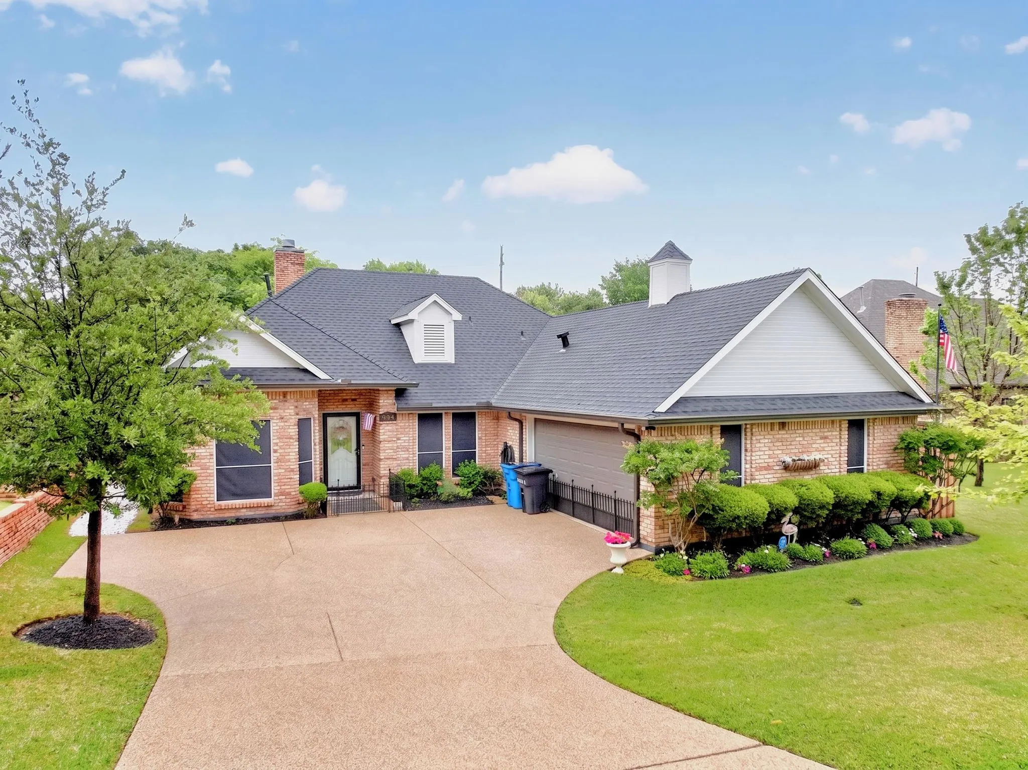 Single Family Residence For Sale in Rockwall County , 104 Easterner Place, Rockwall, Texas 75032, 3 Bedroom, 3 Bathroom, 2 Garage spaces, 2,262 Sqft, built in 1993, mls#21315098, Real Estate Agent in Rockwall, Homes For Sale in Rockwall county, Homes For Sale in Rockwall, Realtor in Rockwall Texas, Real Estate Brokerage Independent Realty Texas, Luminita Cordes Realtor