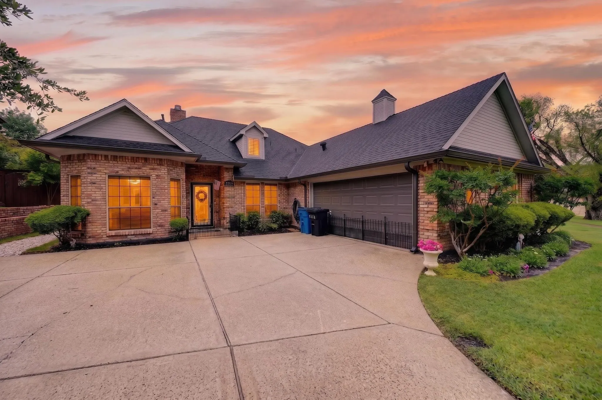 Single Family Residence For Sale in Rockwall County , 104 Easterner Place, Rockwall, Texas 75032, 3 Bedroom, 3 Bathroom, 2 Garage spaces, 2,262 Sqft, built in 1993, mls#21315098, Real Estate Agent in Rockwall, Homes For Sale in Rockwall county, Homes For Sale in Rockwall, Realtor in Rockwall Texas, Real Estate Brokerage Independent Realty Texas, Luminita Cordes Realtor